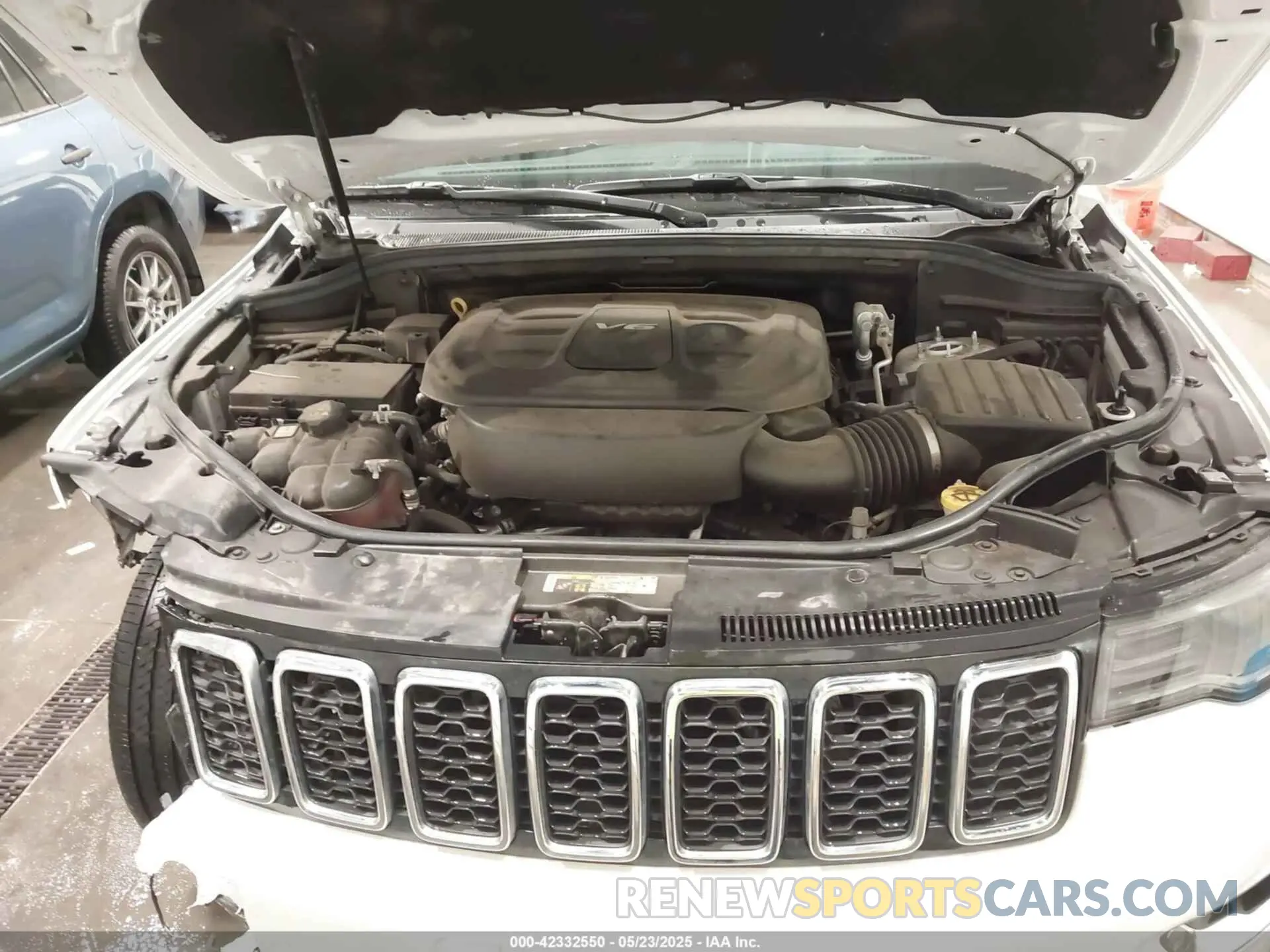 10 Photograph of a damaged car 1C4RJFBG6KC531688 JEEP GRAND CHEROKEE 2019