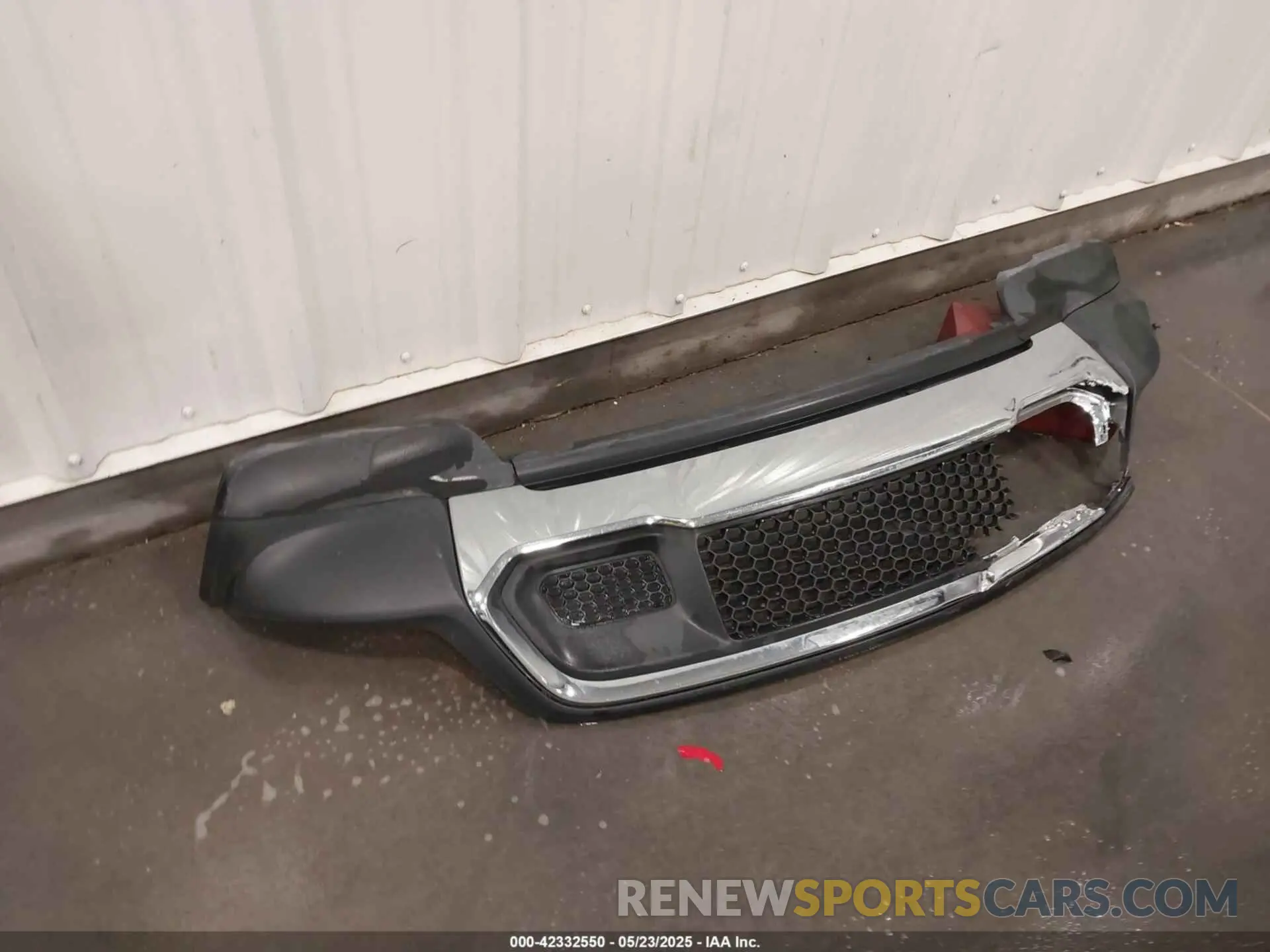 12 Photograph of a damaged car 1C4RJFBG6KC531688 JEEP GRAND CHEROKEE 2019