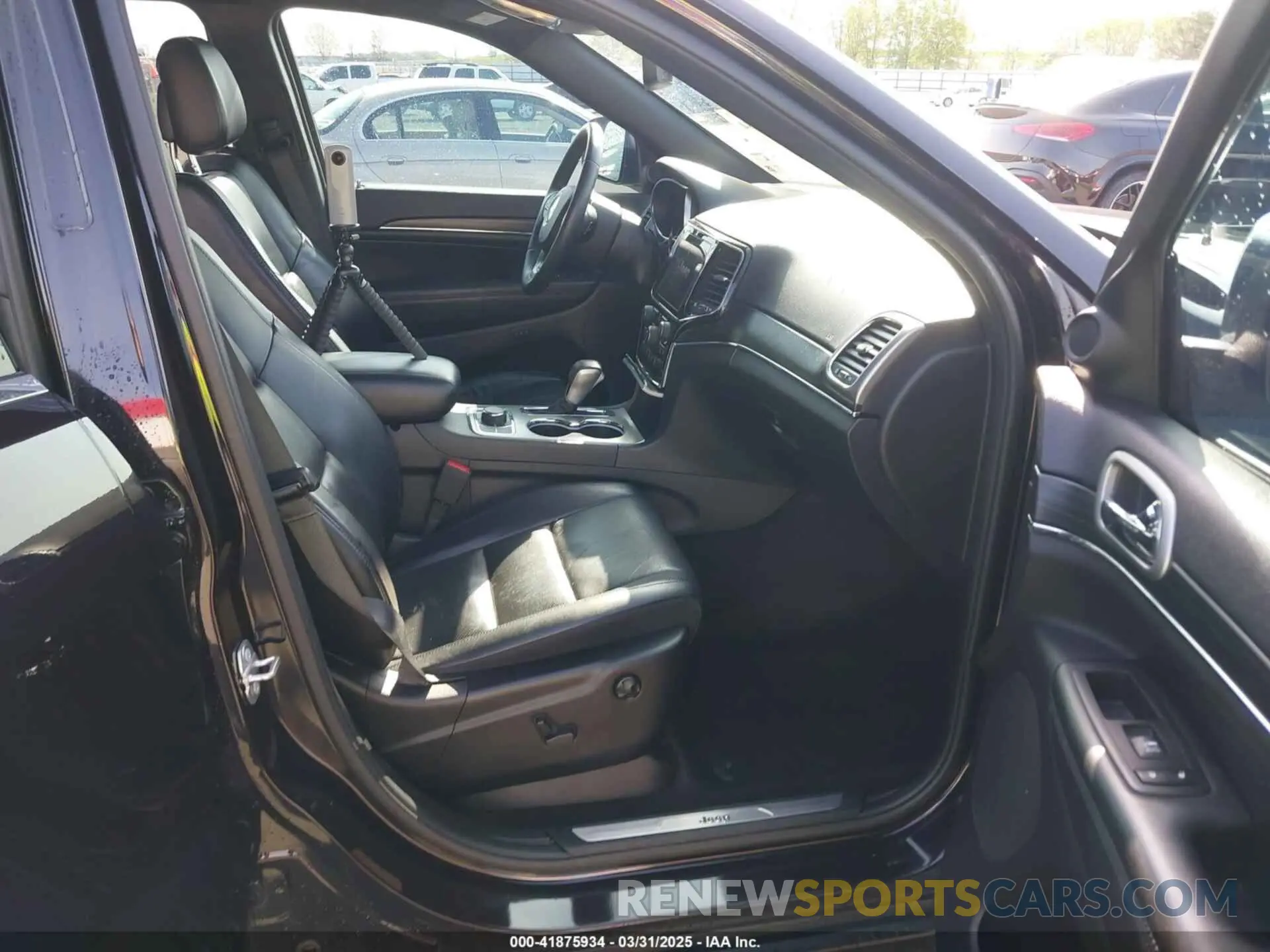 5 Photograph of a damaged car 1C4RJFBG7KC553957 JEEP GRAND CHEROKEE 2019