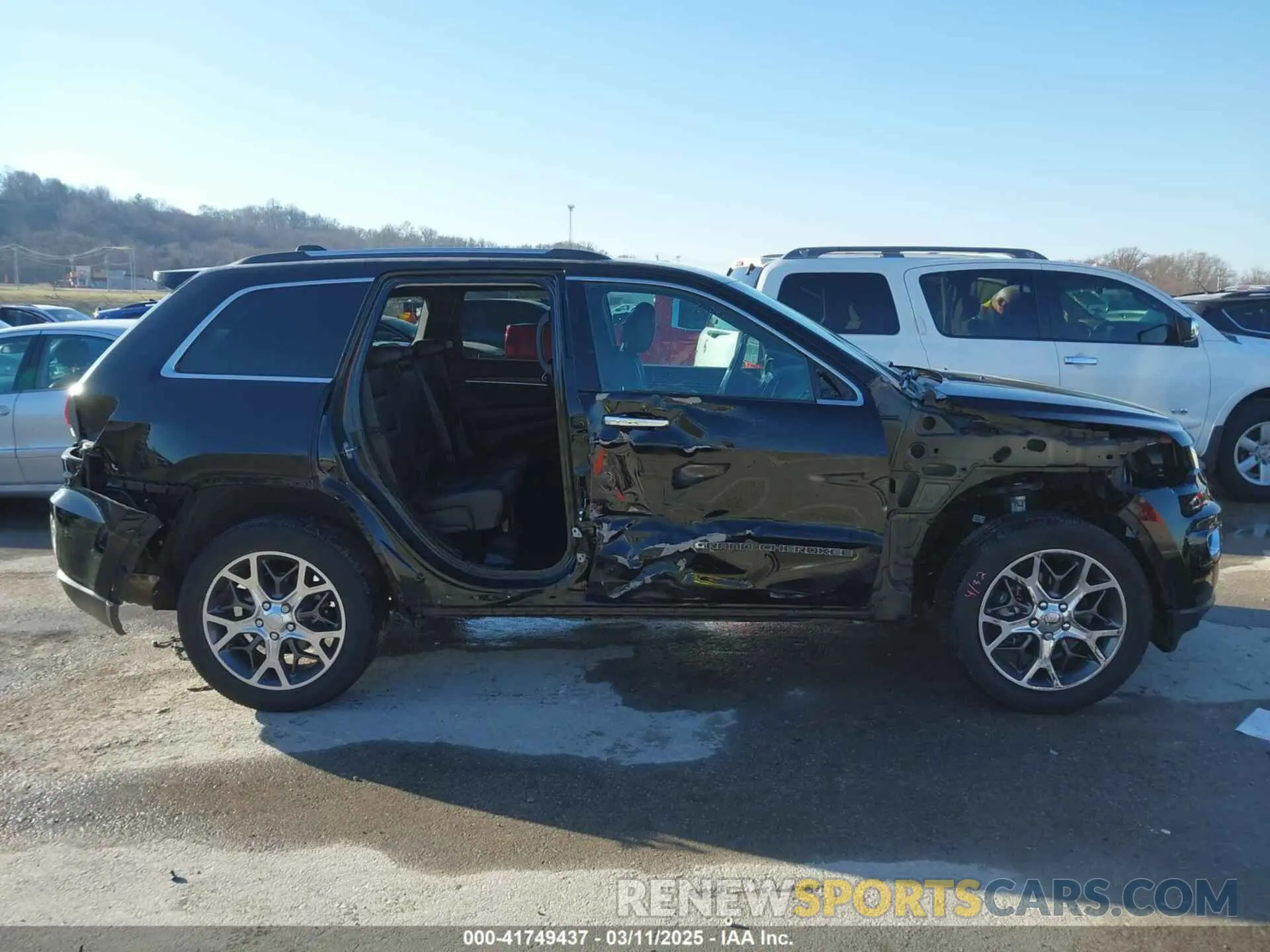 14 Photograph of a damaged car 1C4RJFBG7KC640158 JEEP GRAND CHEROKEE 2019