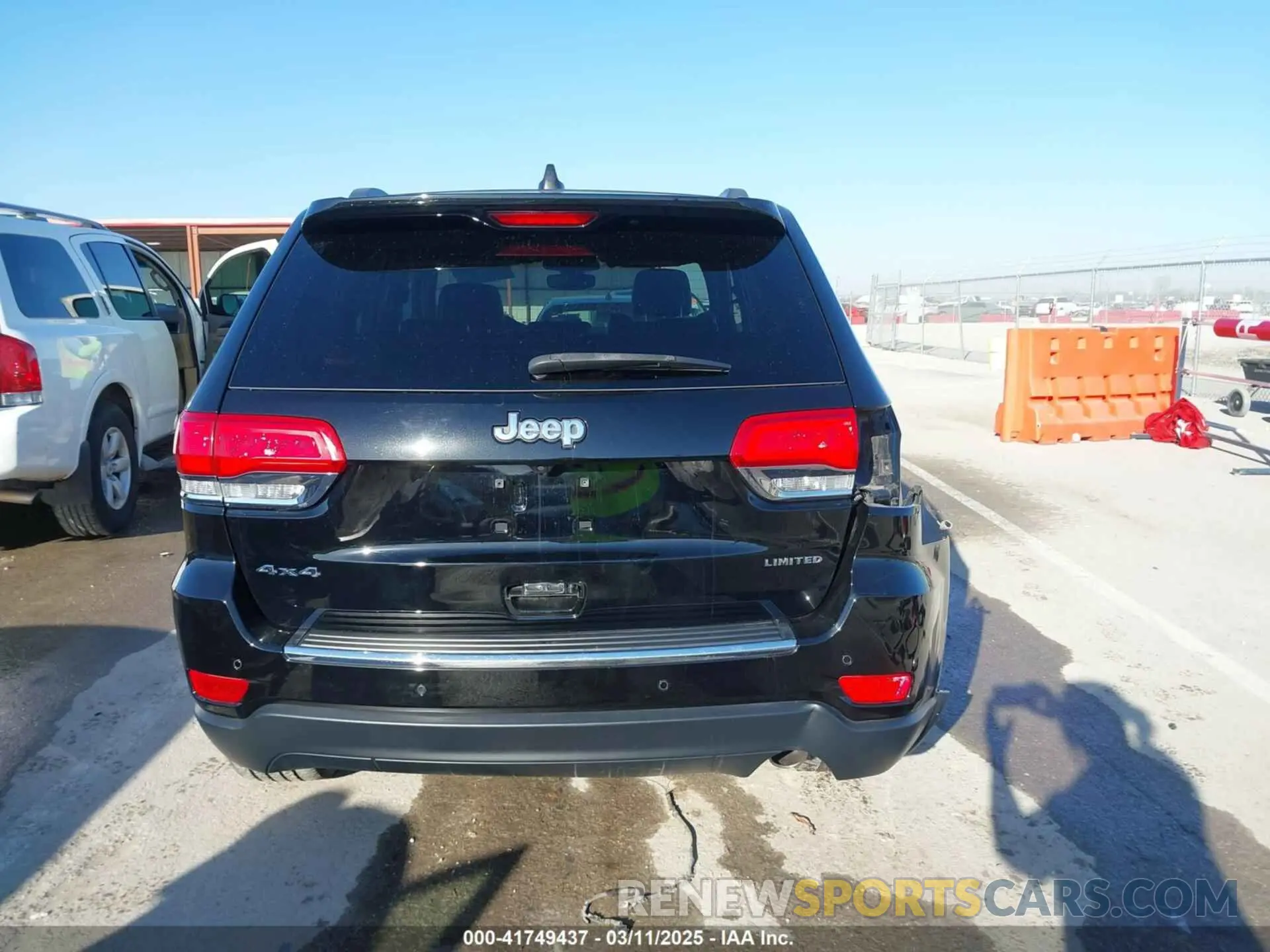 17 Photograph of a damaged car 1C4RJFBG7KC640158 JEEP GRAND CHEROKEE 2019