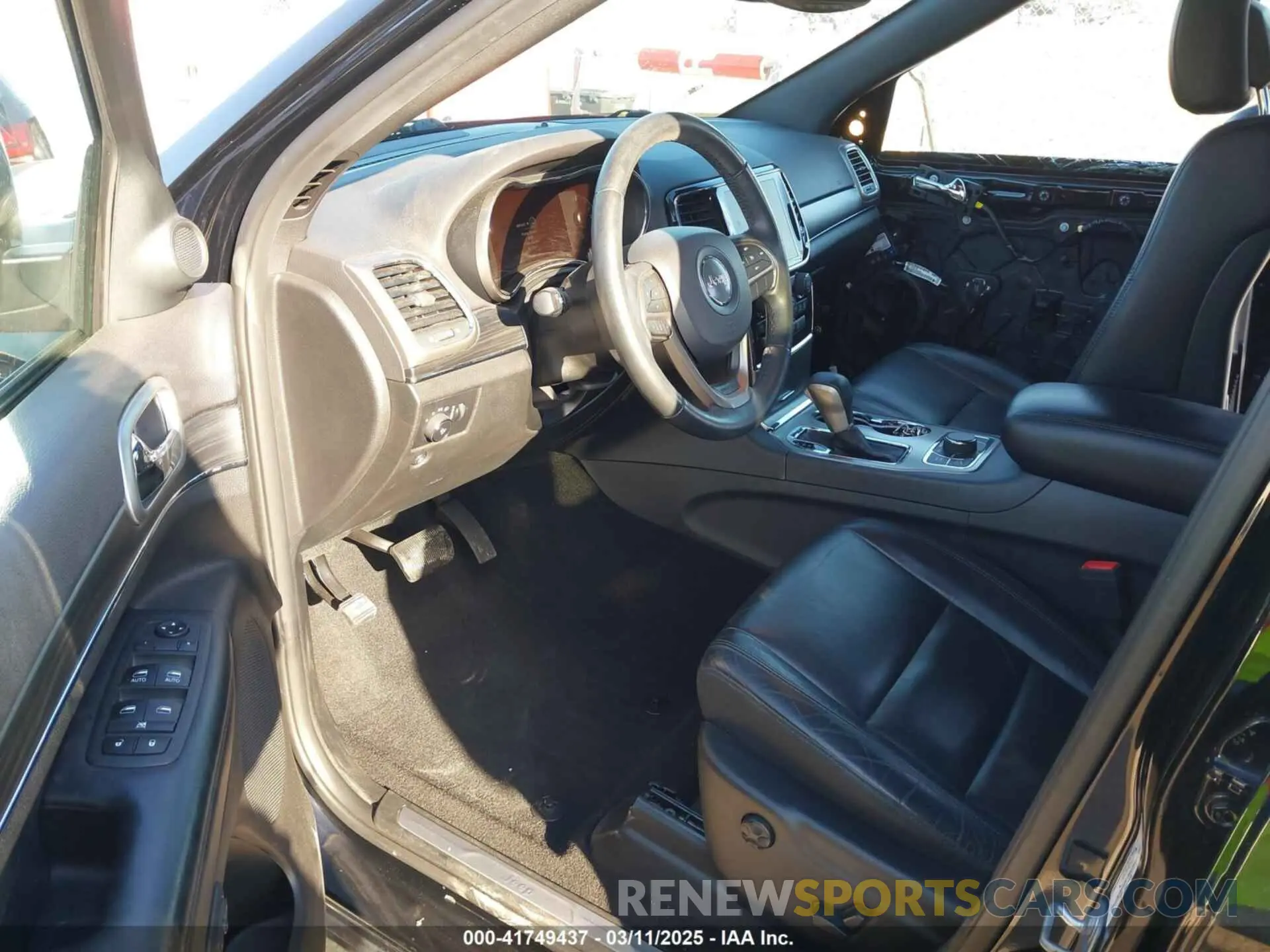 5 Photograph of a damaged car 1C4RJFBG7KC640158 JEEP GRAND CHEROKEE 2019