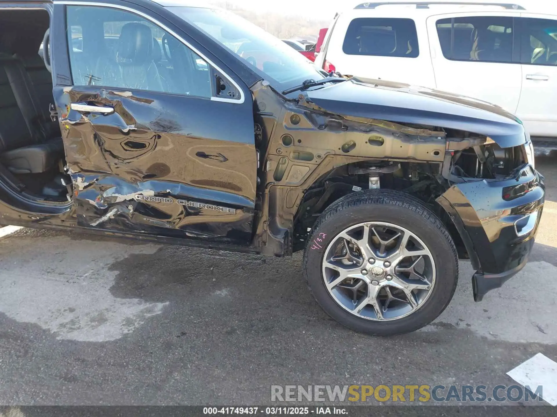 6 Photograph of a damaged car 1C4RJFBG7KC640158 JEEP GRAND CHEROKEE 2019