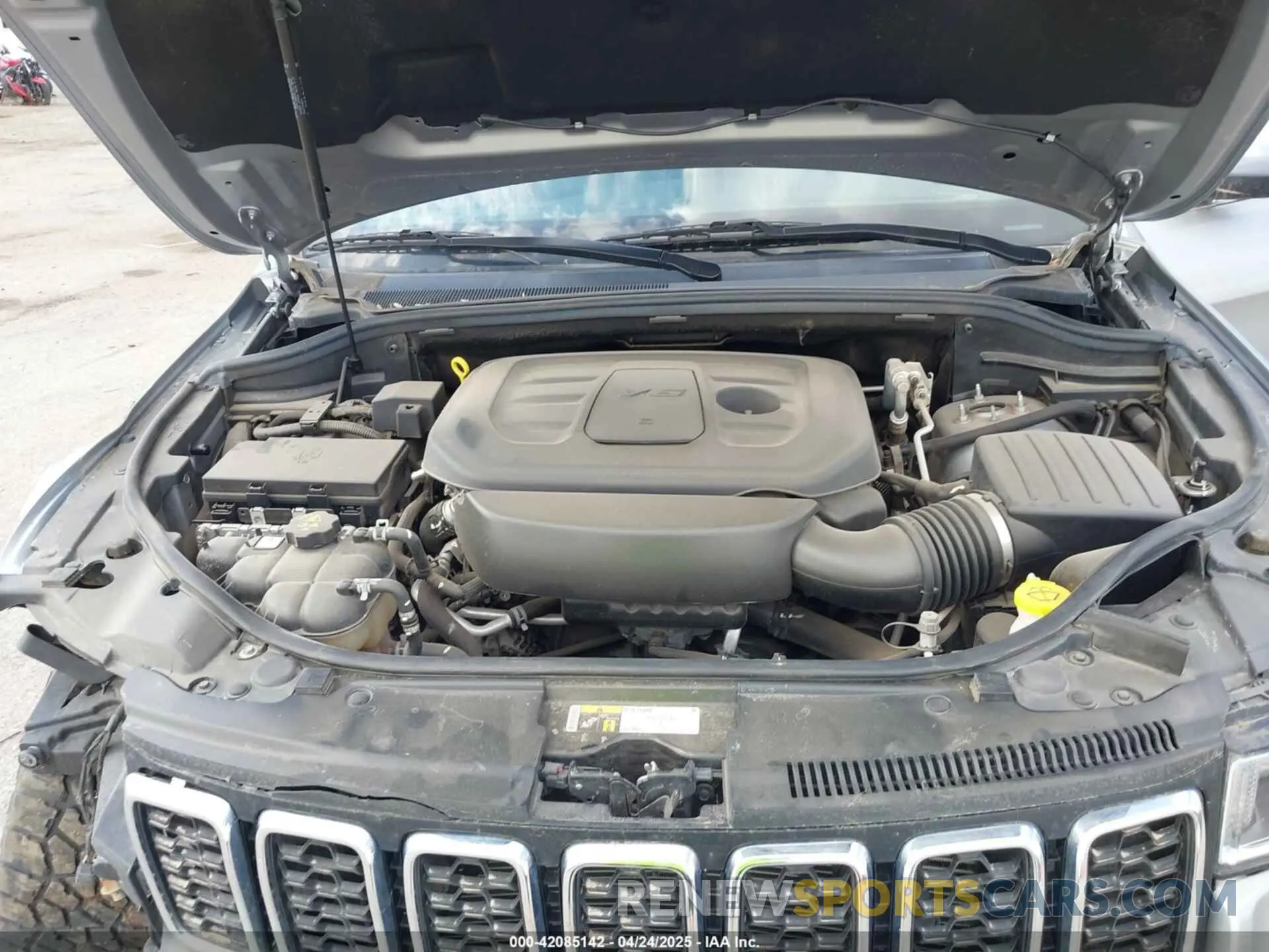 10 Photograph of a damaged car 1C4RJFBG7KC734850 JEEP GRAND CHEROKEE 2019