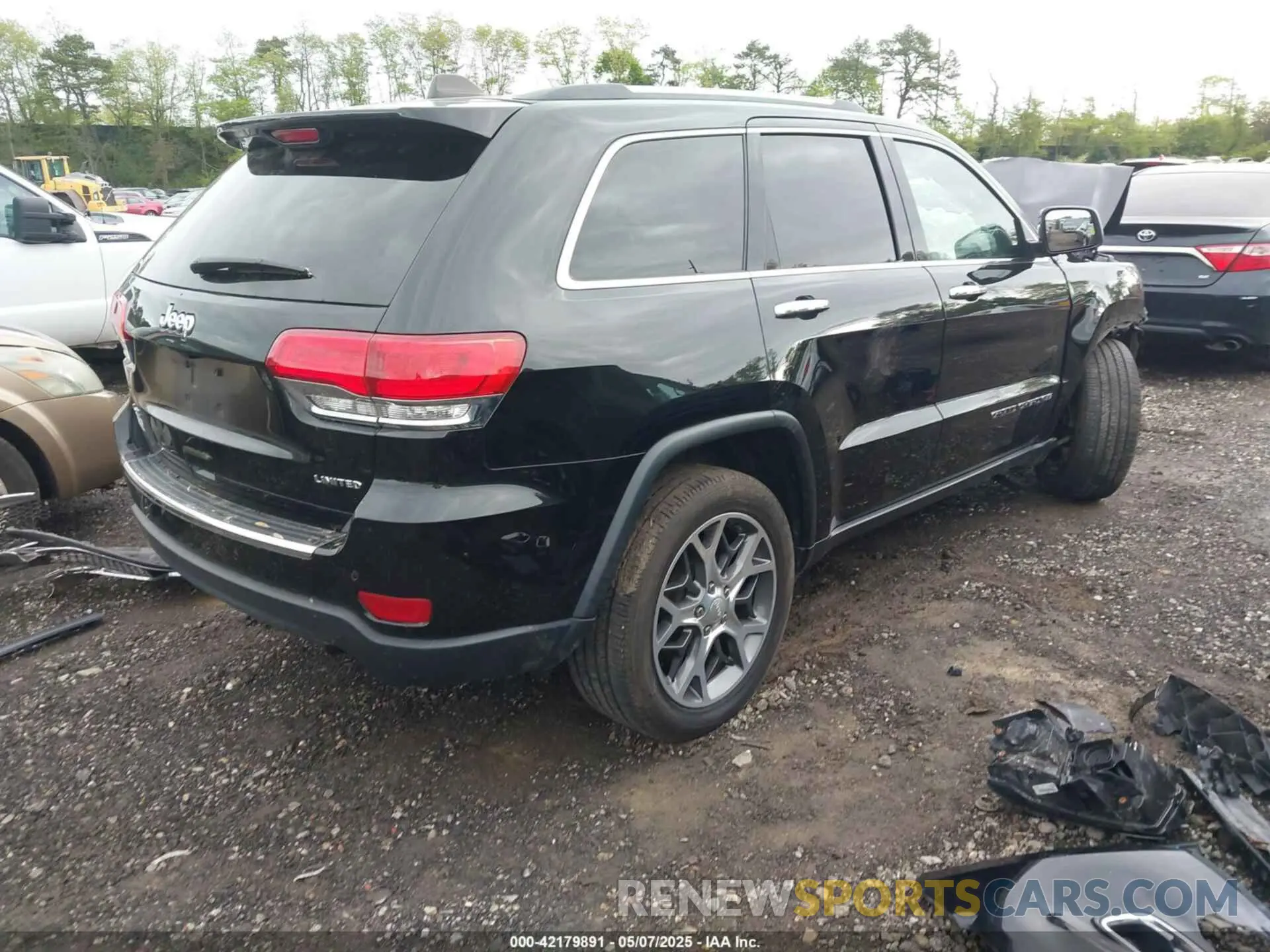 4 Photograph of a damaged car 1C4RJFBG7KC815704 JEEP GRAND CHEROKEE 2019