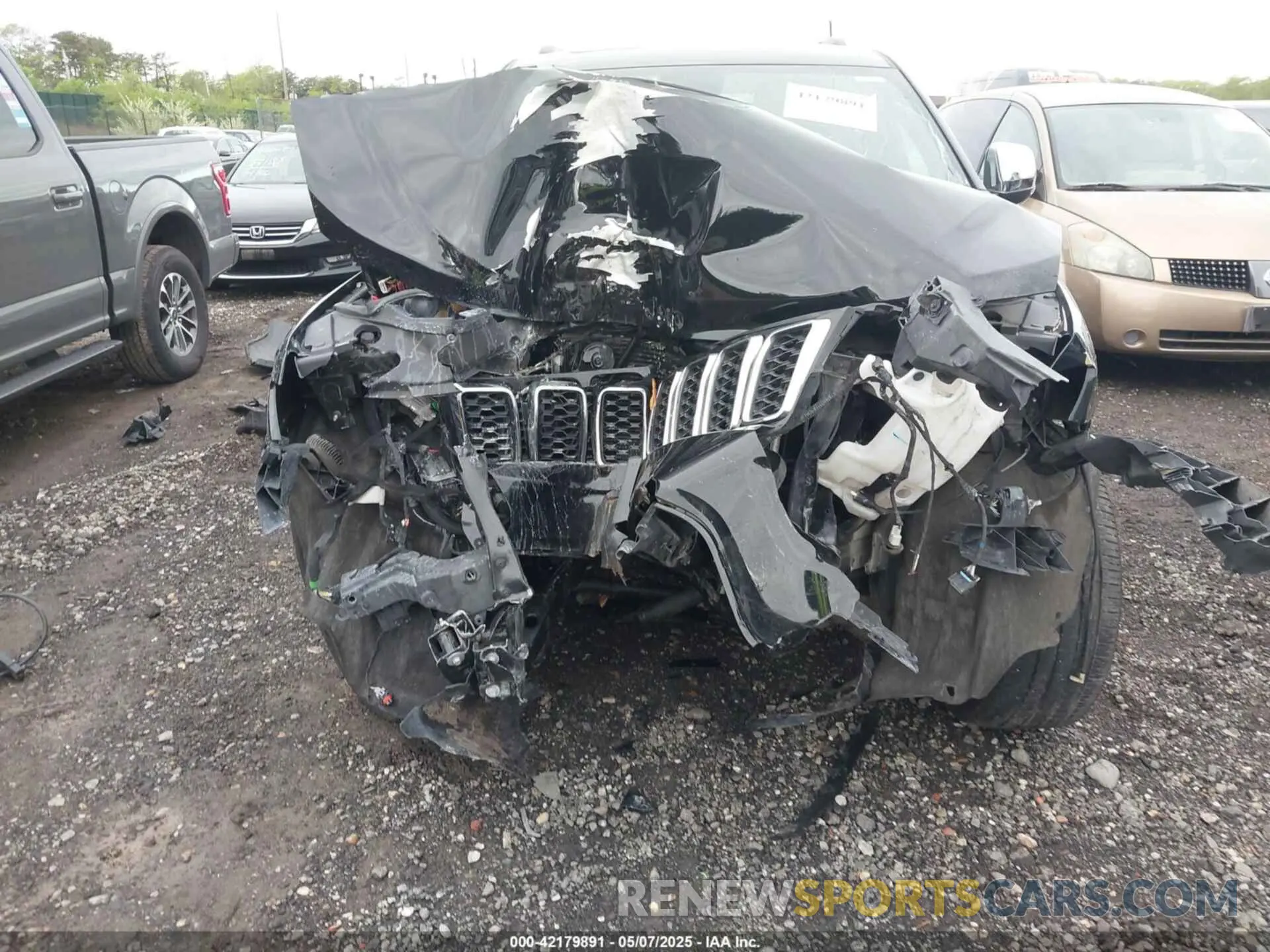 6 Photograph of a damaged car 1C4RJFBG7KC815704 JEEP GRAND CHEROKEE 2019