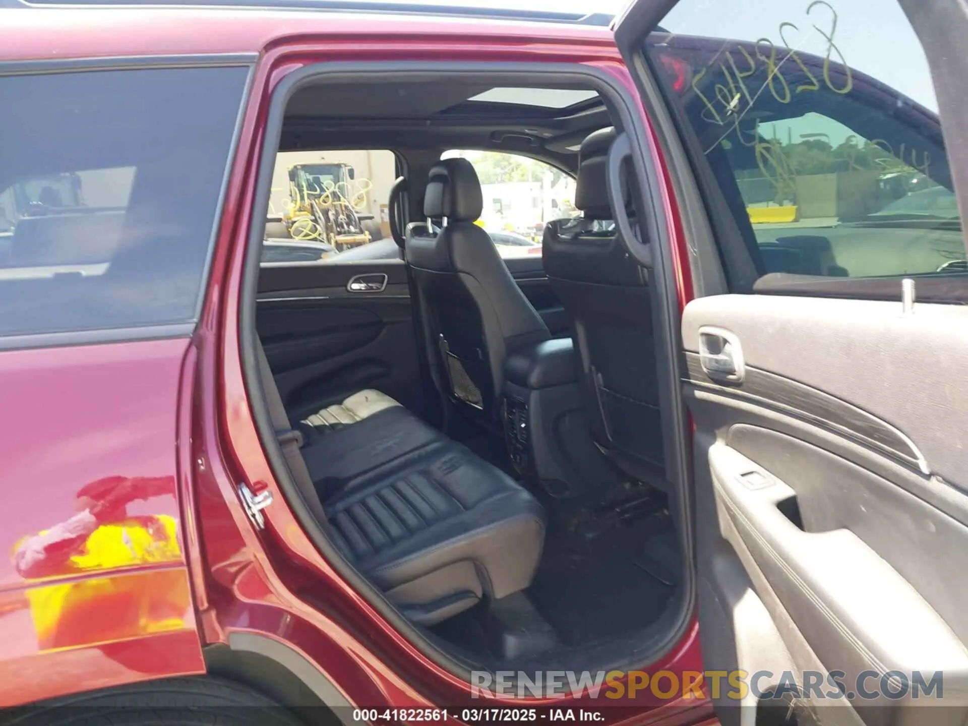 8 Photograph of a damaged car 1C4RJFBG7KC828467 JEEP GRAND CHEROKEE 2019