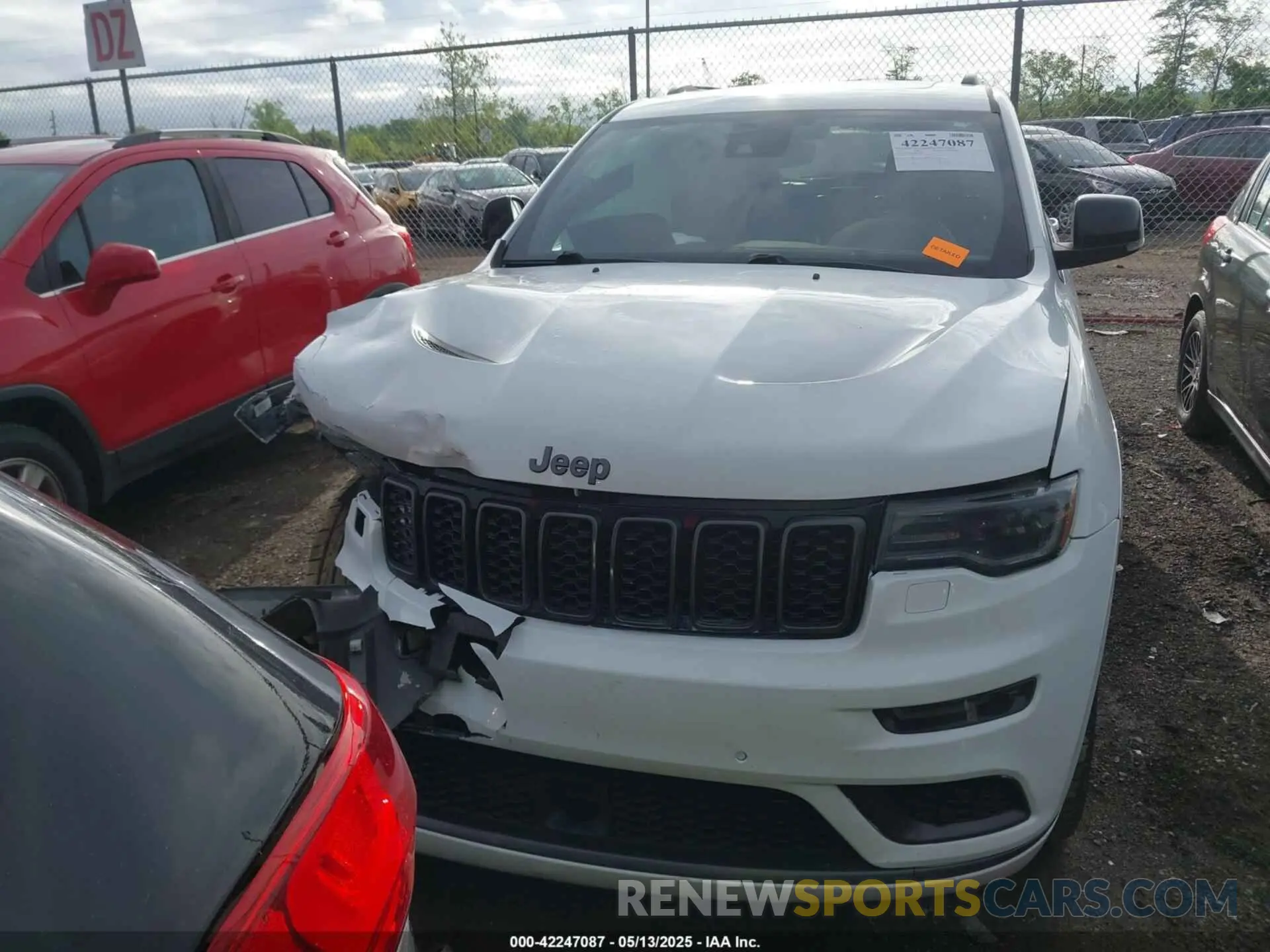 13 Photograph of a damaged car 1C4RJFBG8KC539498 JEEP GRAND CHEROKEE 2019