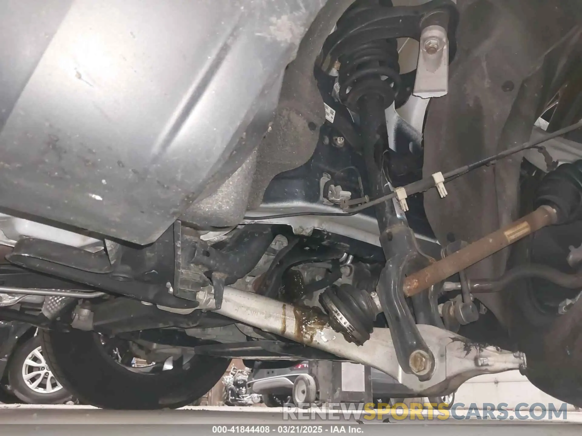 18 Photograph of a damaged car 1C4RJFBG8KC578012 JEEP GRAND CHEROKEE 2019