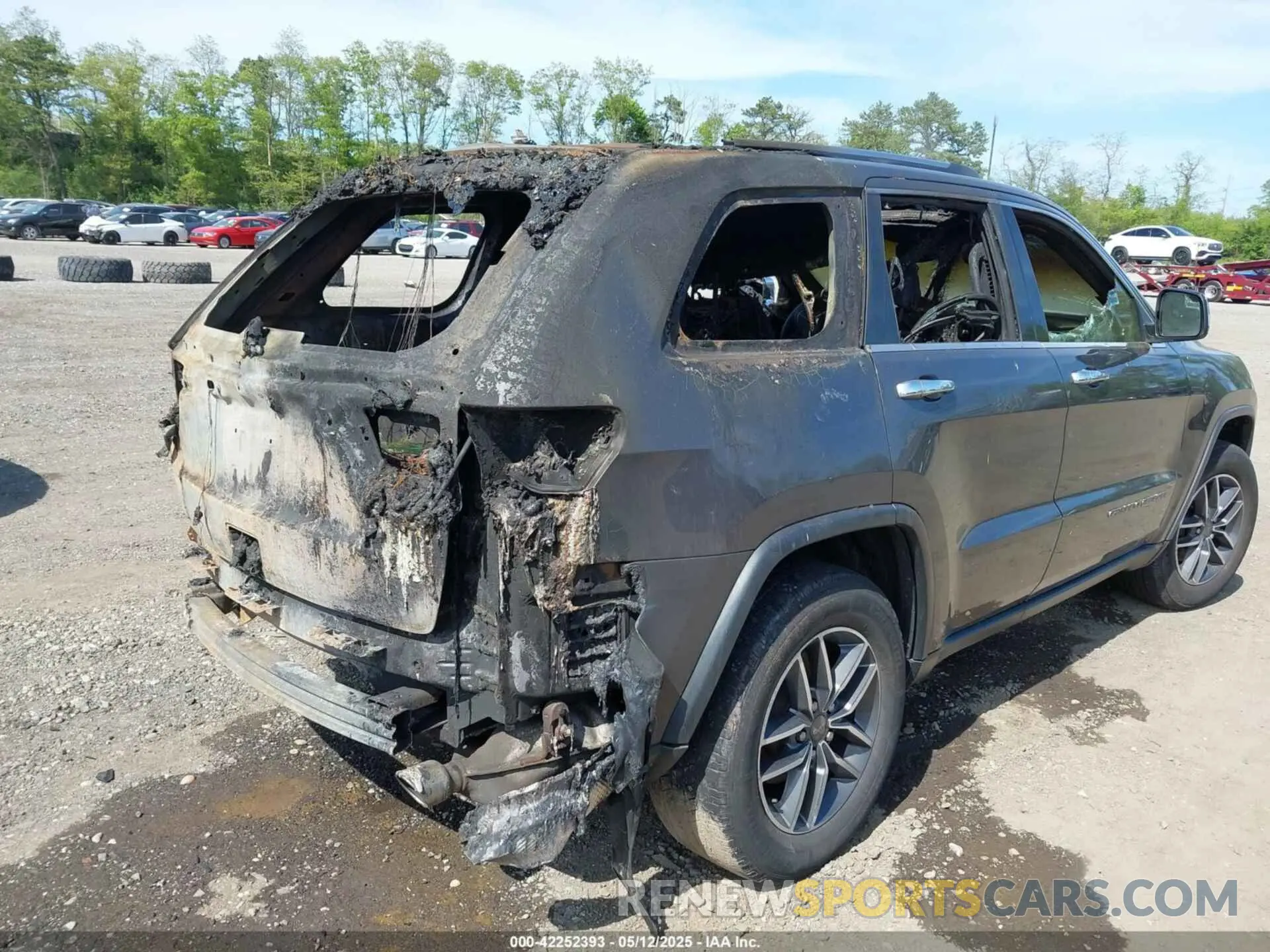 14 Photograph of a damaged car 1C4RJFBG8KC662055 JEEP GRAND CHEROKEE 2019