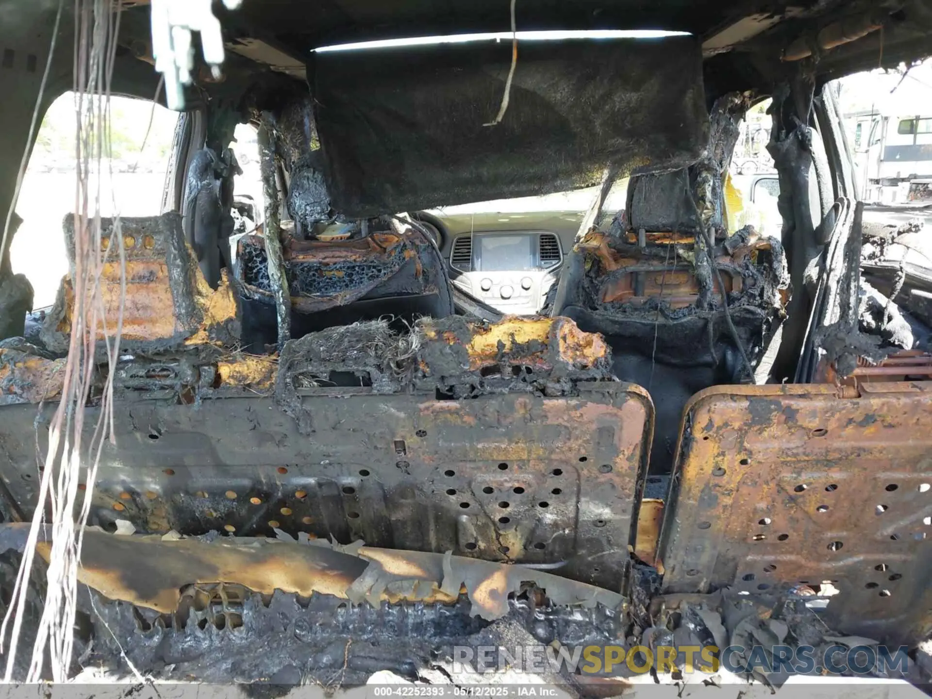 15 Photograph of a damaged car 1C4RJFBG8KC662055 JEEP GRAND CHEROKEE 2019