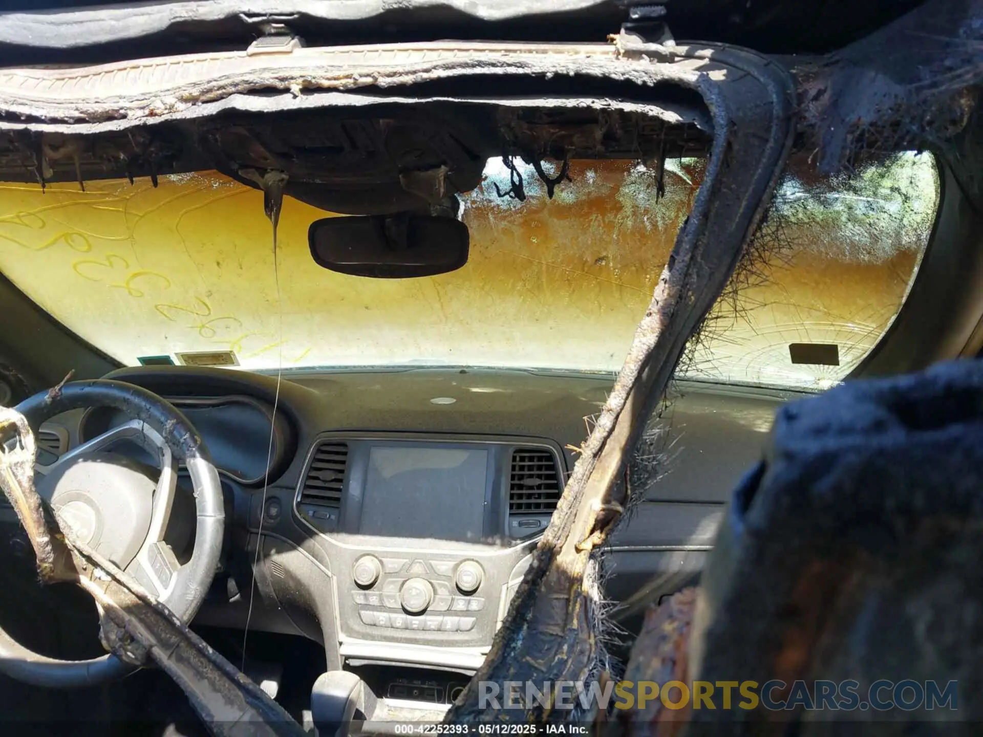 16 Photograph of a damaged car 1C4RJFBG8KC662055 JEEP GRAND CHEROKEE 2019