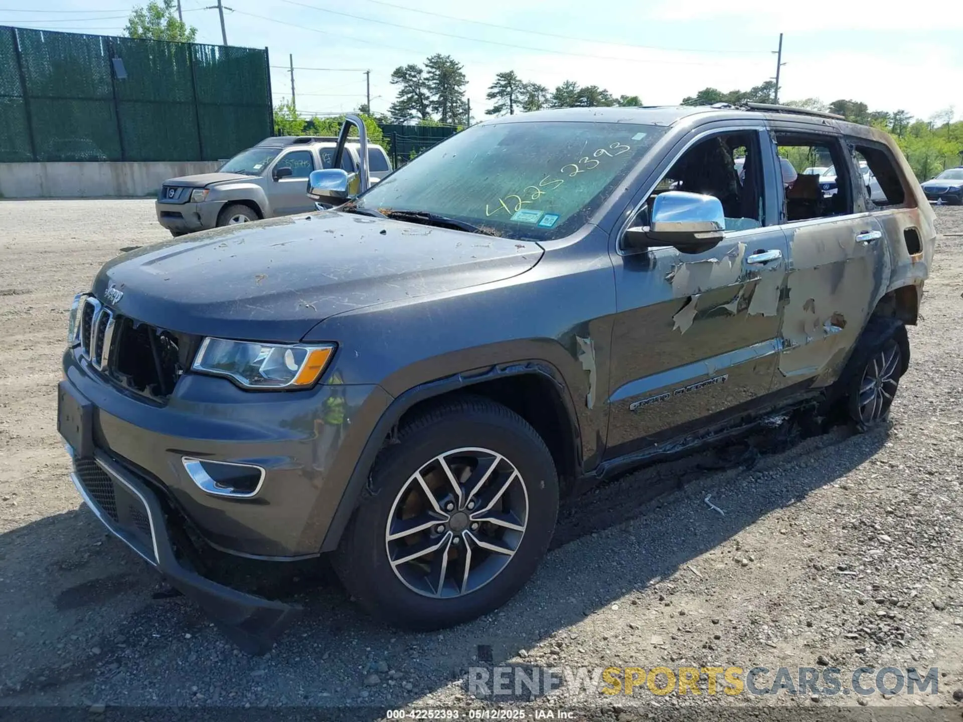 2 Photograph of a damaged car 1C4RJFBG8KC662055 JEEP GRAND CHEROKEE 2019