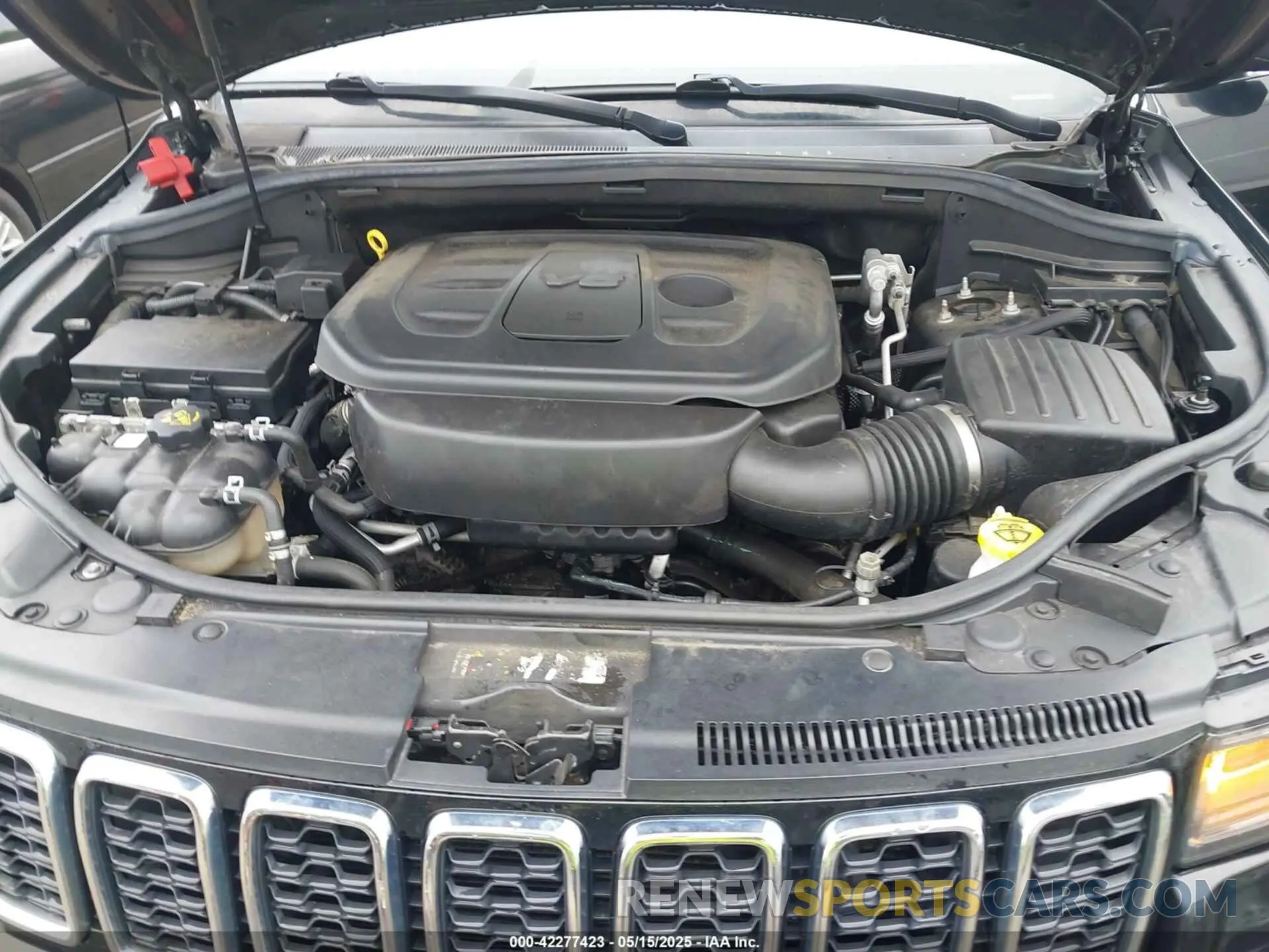 10 Photograph of a damaged car 1C4RJFBG8KC725865 JEEP GRAND CHEROKEE 2019