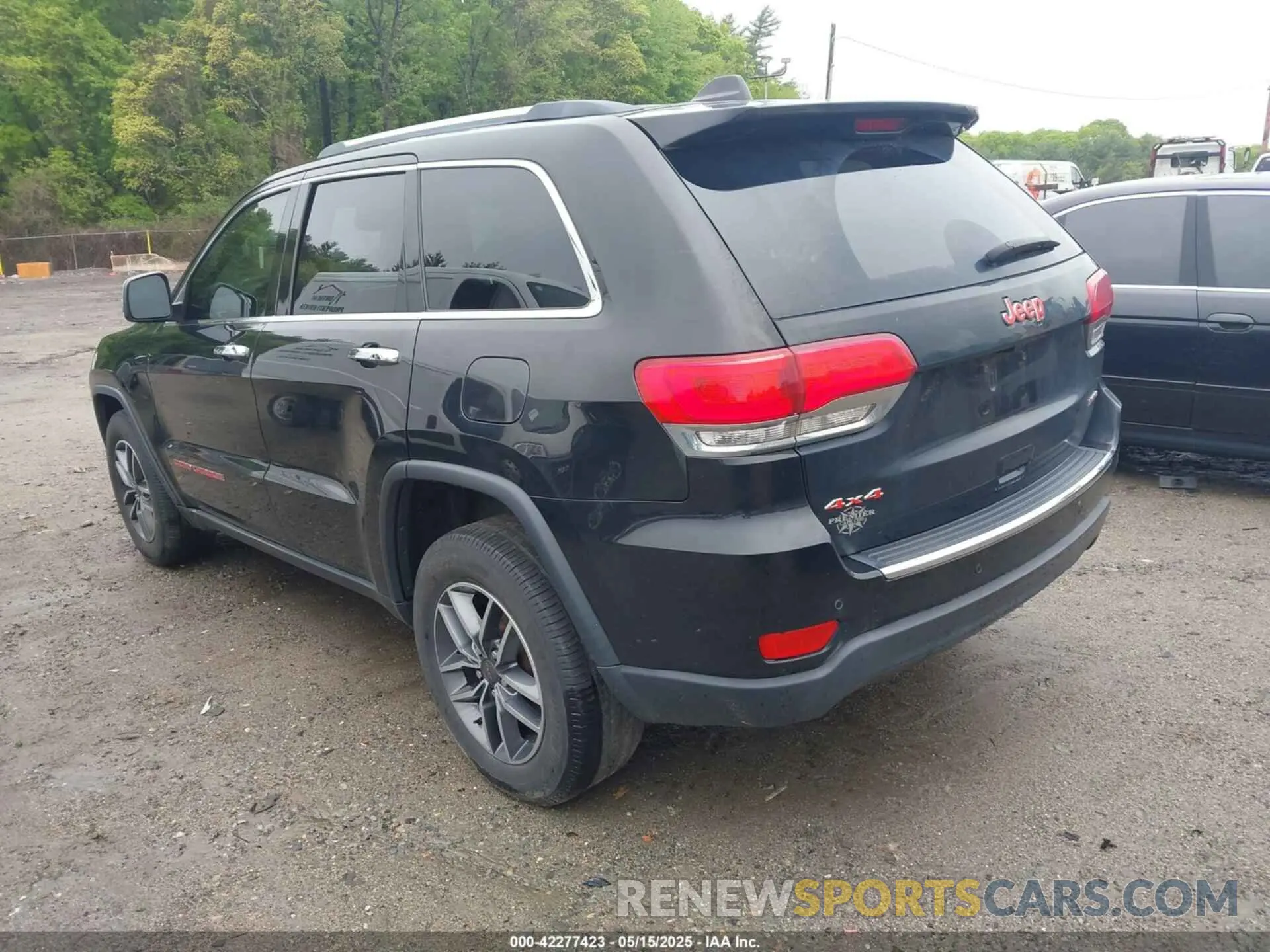 3 Photograph of a damaged car 1C4RJFBG8KC725865 JEEP GRAND CHEROKEE 2019