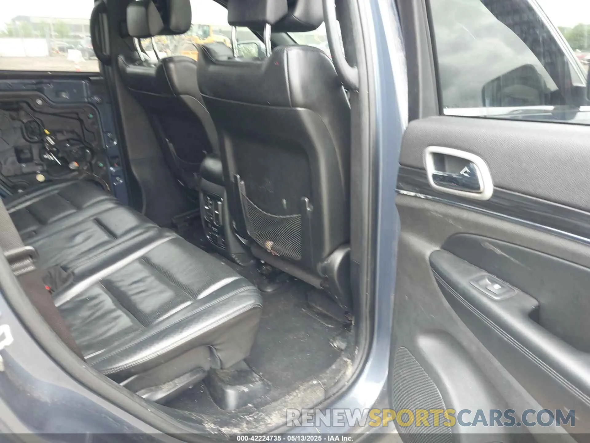 8 Photograph of a damaged car 1C4RJFBG9KC799523 JEEP GRAND CHEROKEE 2019