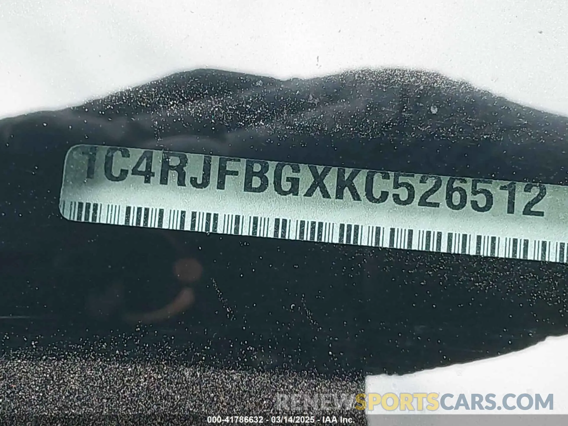 17 Фотография поврежденного автомобиля 1C4RJFBGXKC526512 JEEP GRAND CHEROKEE 2019
