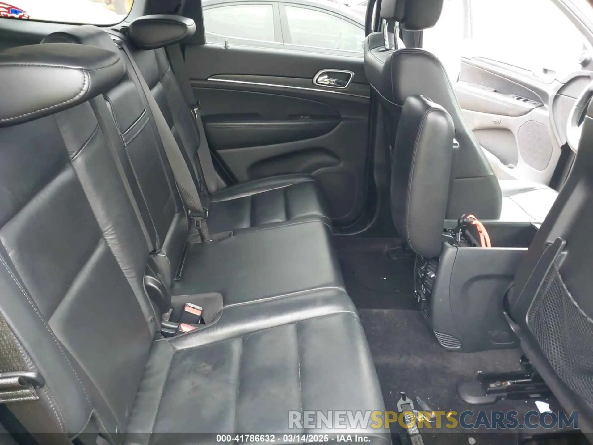 8 Фотография поврежденного автомобиля 1C4RJFBGXKC526512 JEEP GRAND CHEROKEE 2019