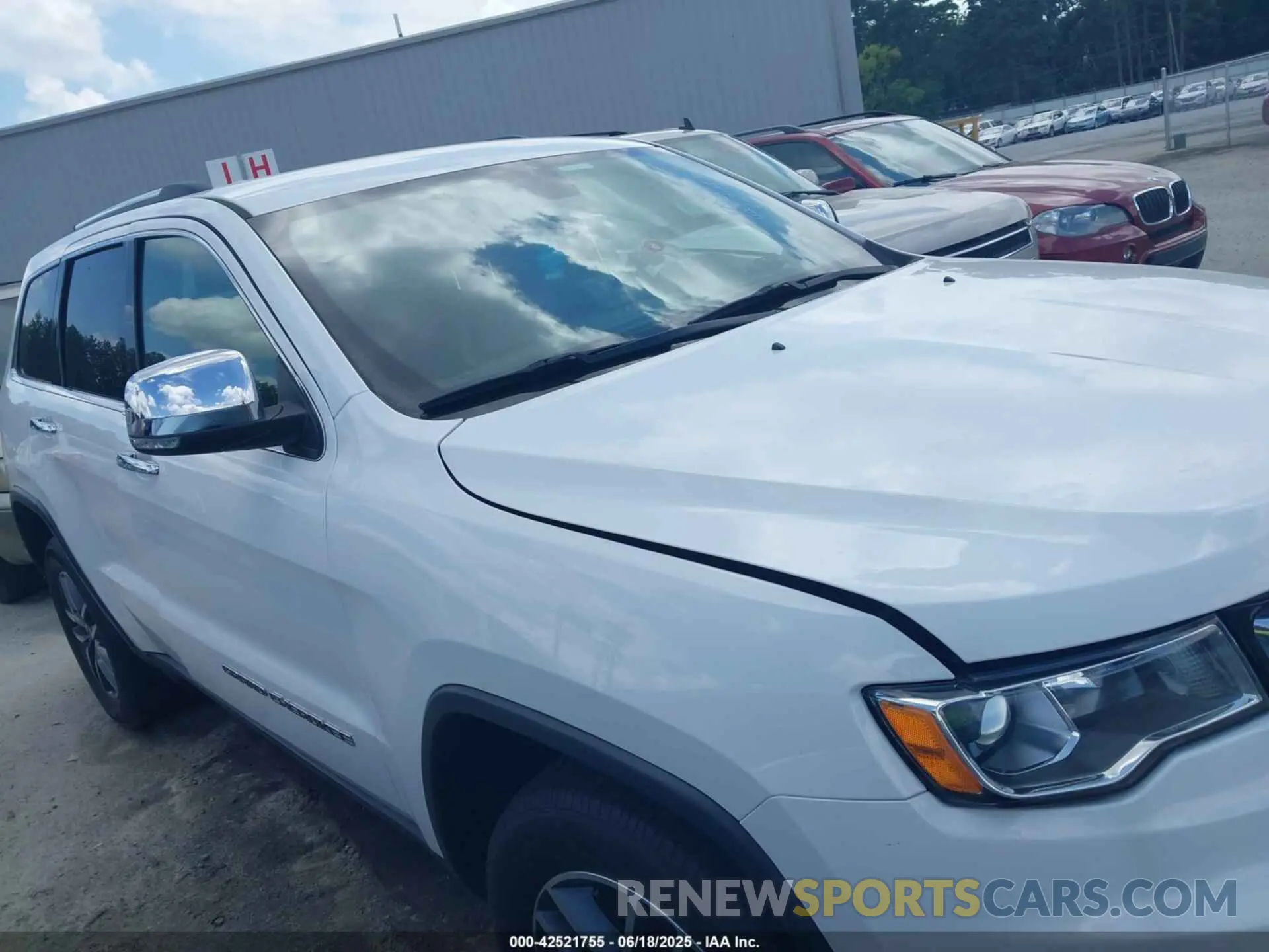 11 Photograph of a damaged car 1C4RJFBGXKC665815 JEEP GRAND CHEROKEE 2019