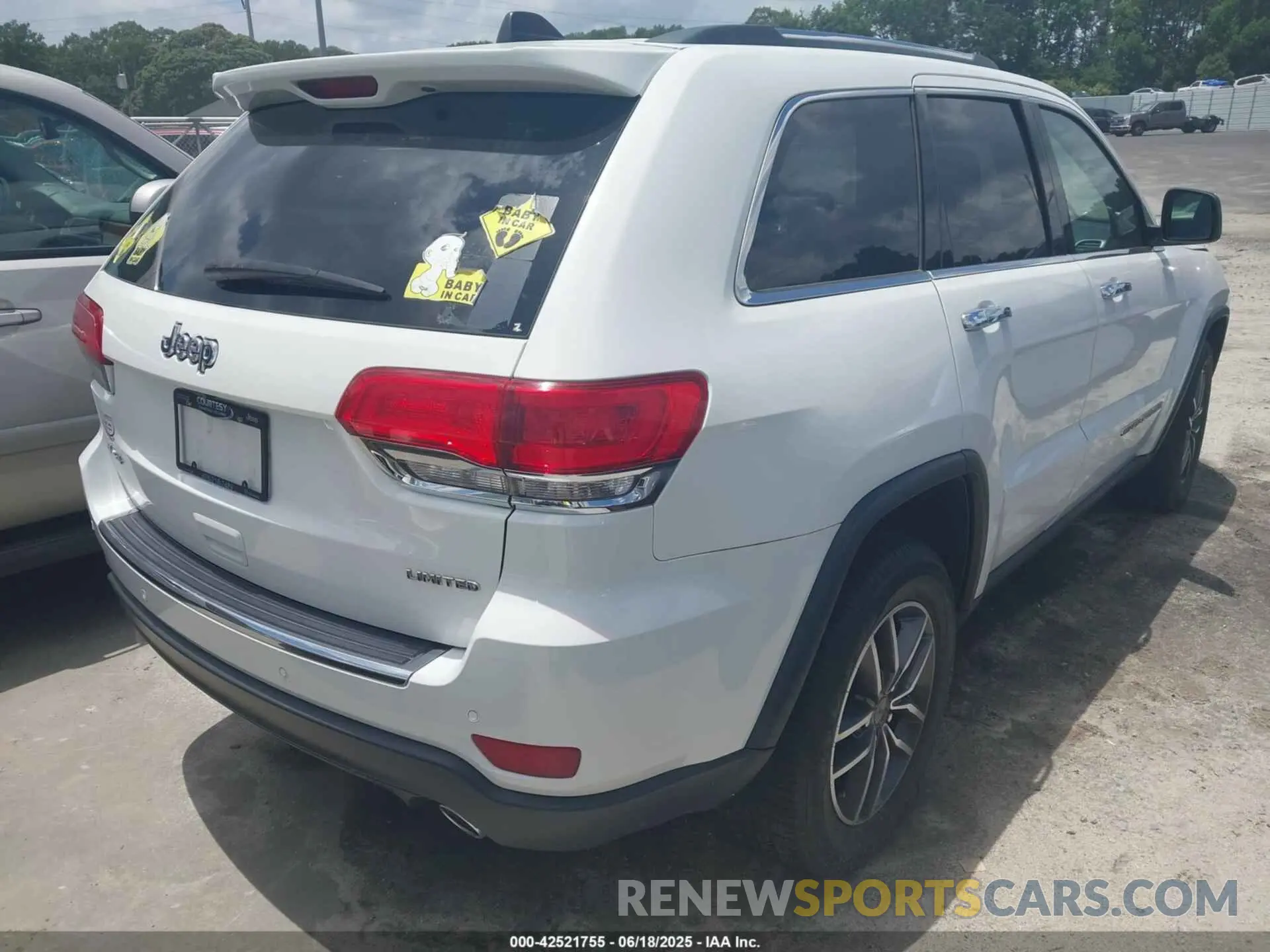 4 Photograph of a damaged car 1C4RJFBGXKC665815 JEEP GRAND CHEROKEE 2019