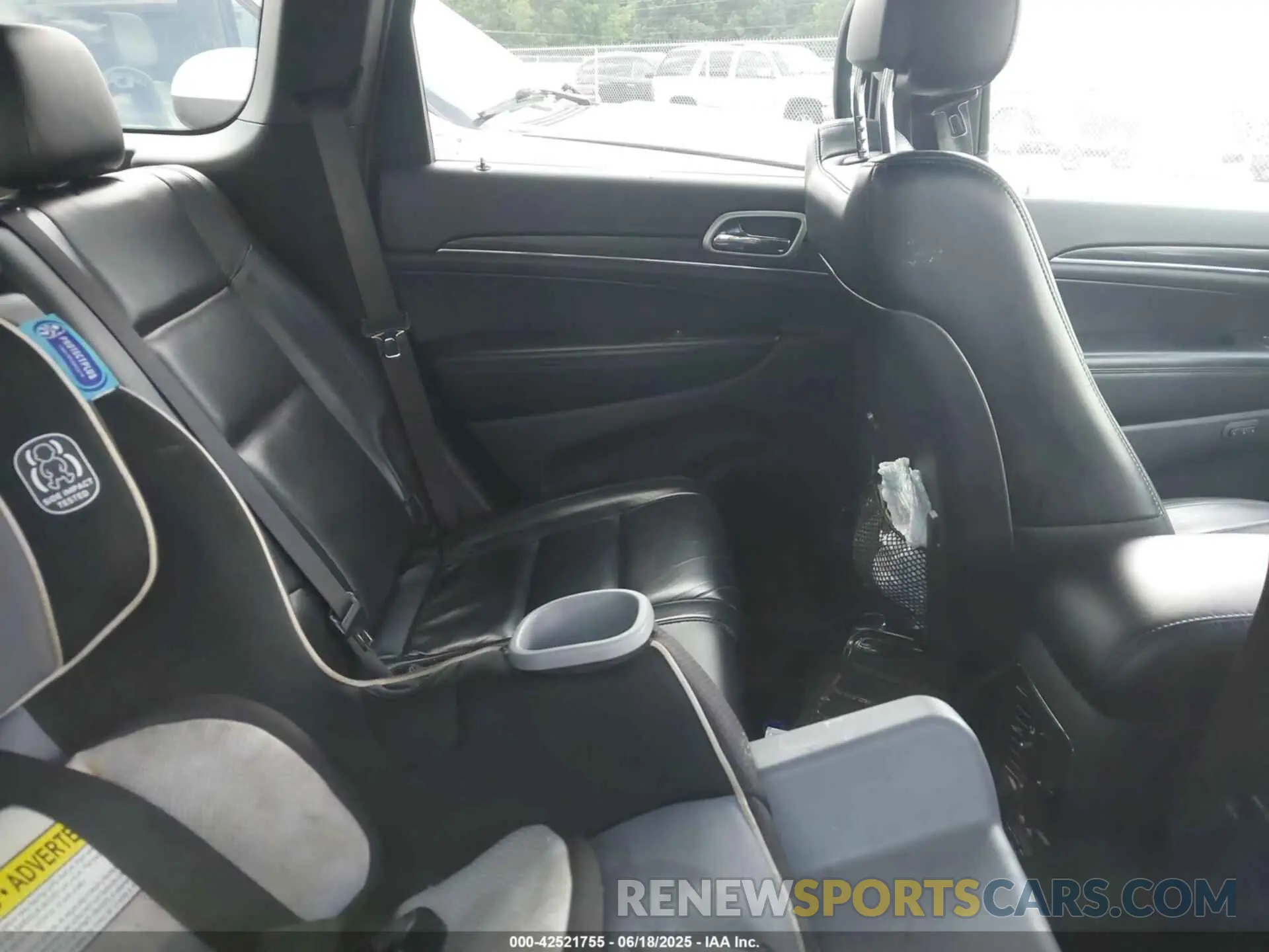 7 Photograph of a damaged car 1C4RJFBGXKC665815 JEEP GRAND CHEROKEE 2019