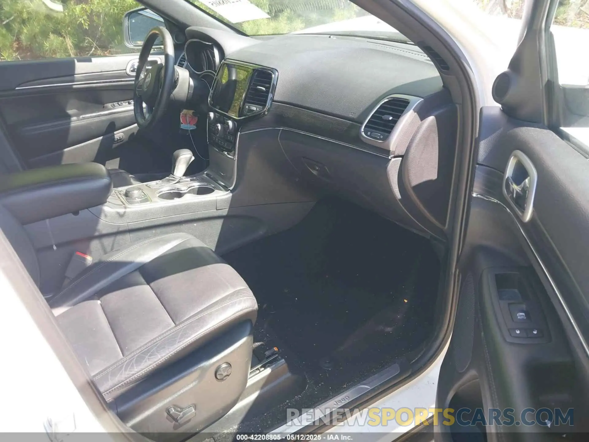 5 Фотография поврежденного автомобиля 1C4RJFBGXKC695297 JEEP GRAND CHEROKEE 2019