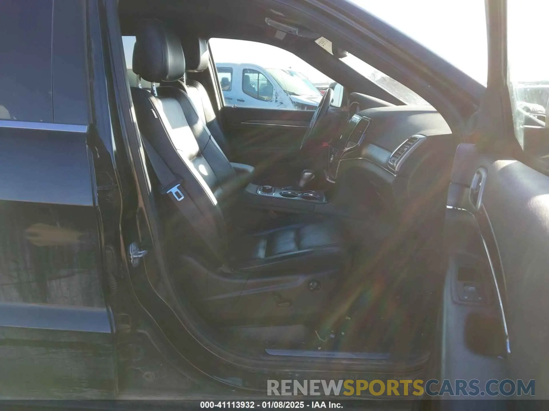 5 Photograph of a damaged car 1C4RJFBGXKC767406 JEEP GRAND CHEROKEE 2019