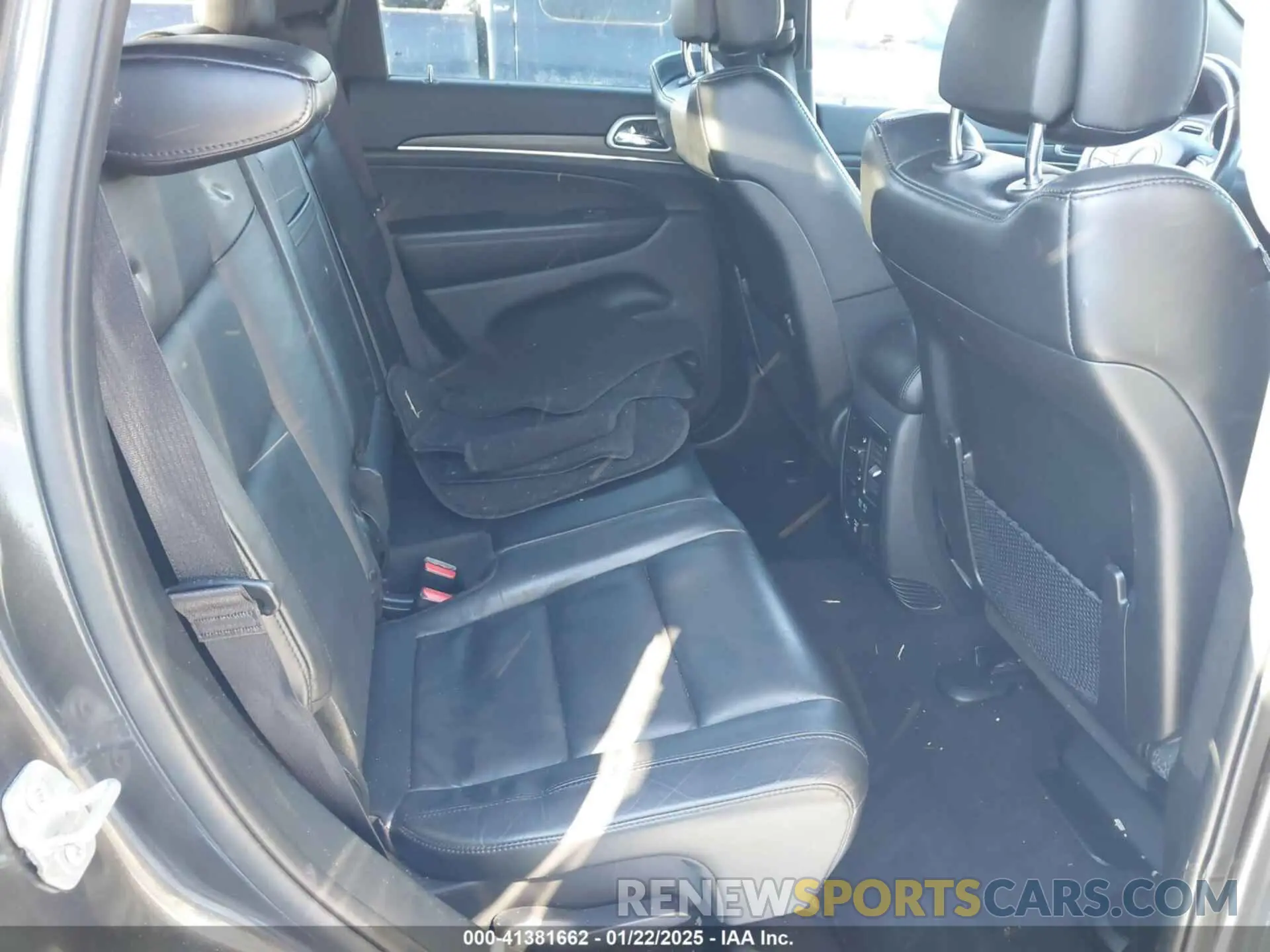 8 Photograph of a damaged car 1C4RJFBGXKC830486 JEEP GRAND CHEROKEE 2019