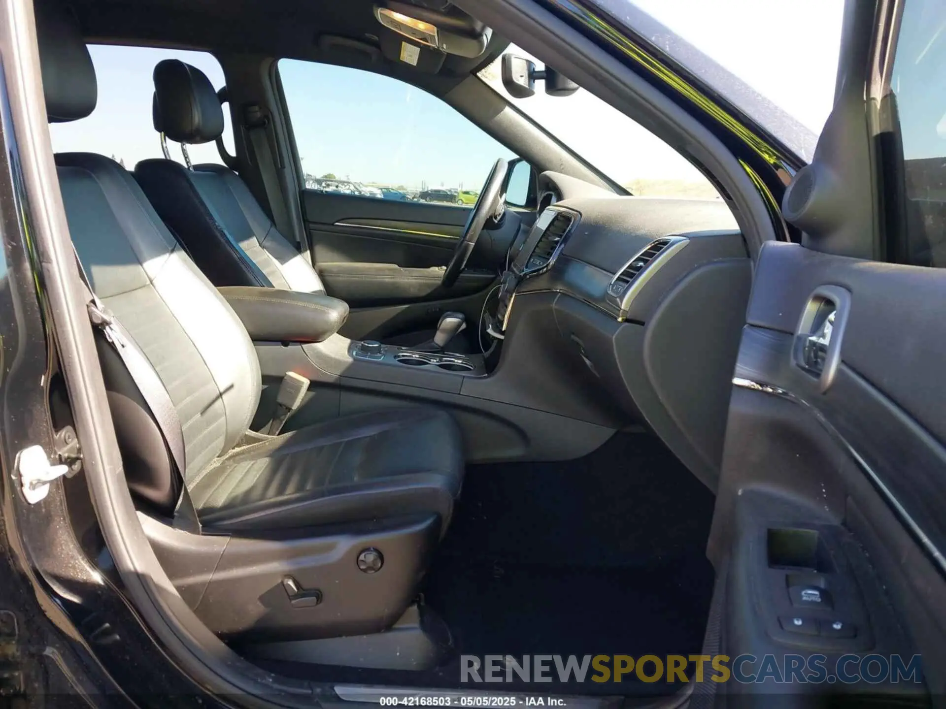 5 Фотография поврежденного автомобиля 1C4RJFBGXKC842475 JEEP GRAND CHEROKEE 2019