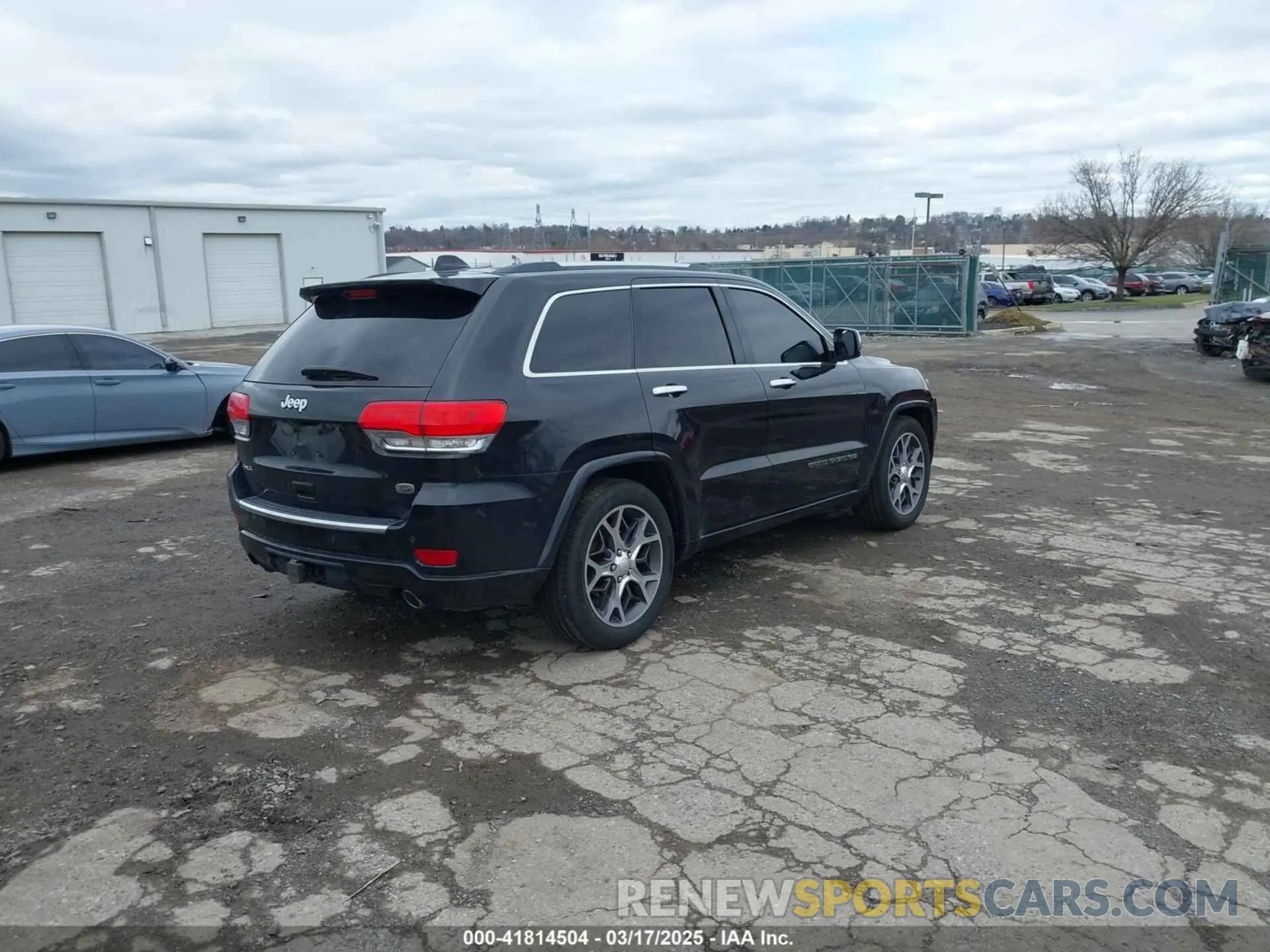 4 Photograph of a damaged car 1C4RJFCG0KC554110 JEEP GRAND CHEROKEE 2019