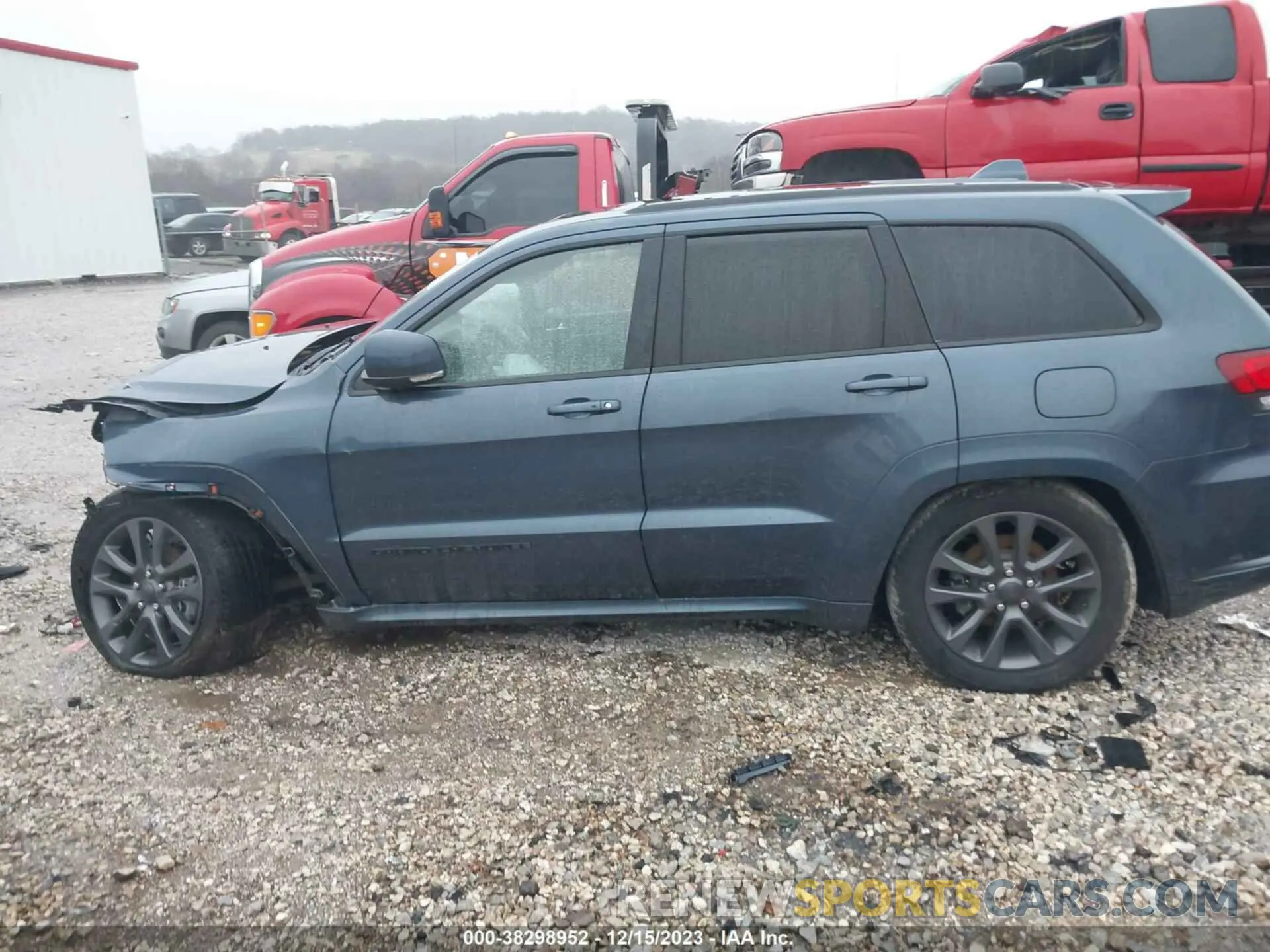 15 Photograph of a damaged car 1C4RJFCG0KC785539 JEEP GRAND CHEROKEE 2019