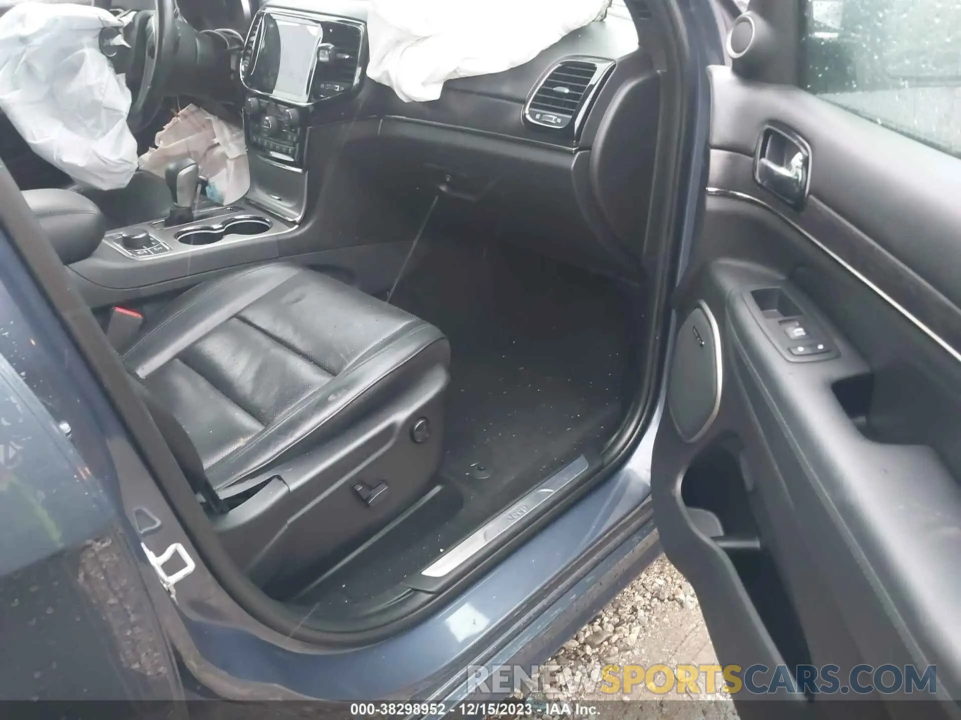 5 Photograph of a damaged car 1C4RJFCG0KC785539 JEEP GRAND CHEROKEE 2019