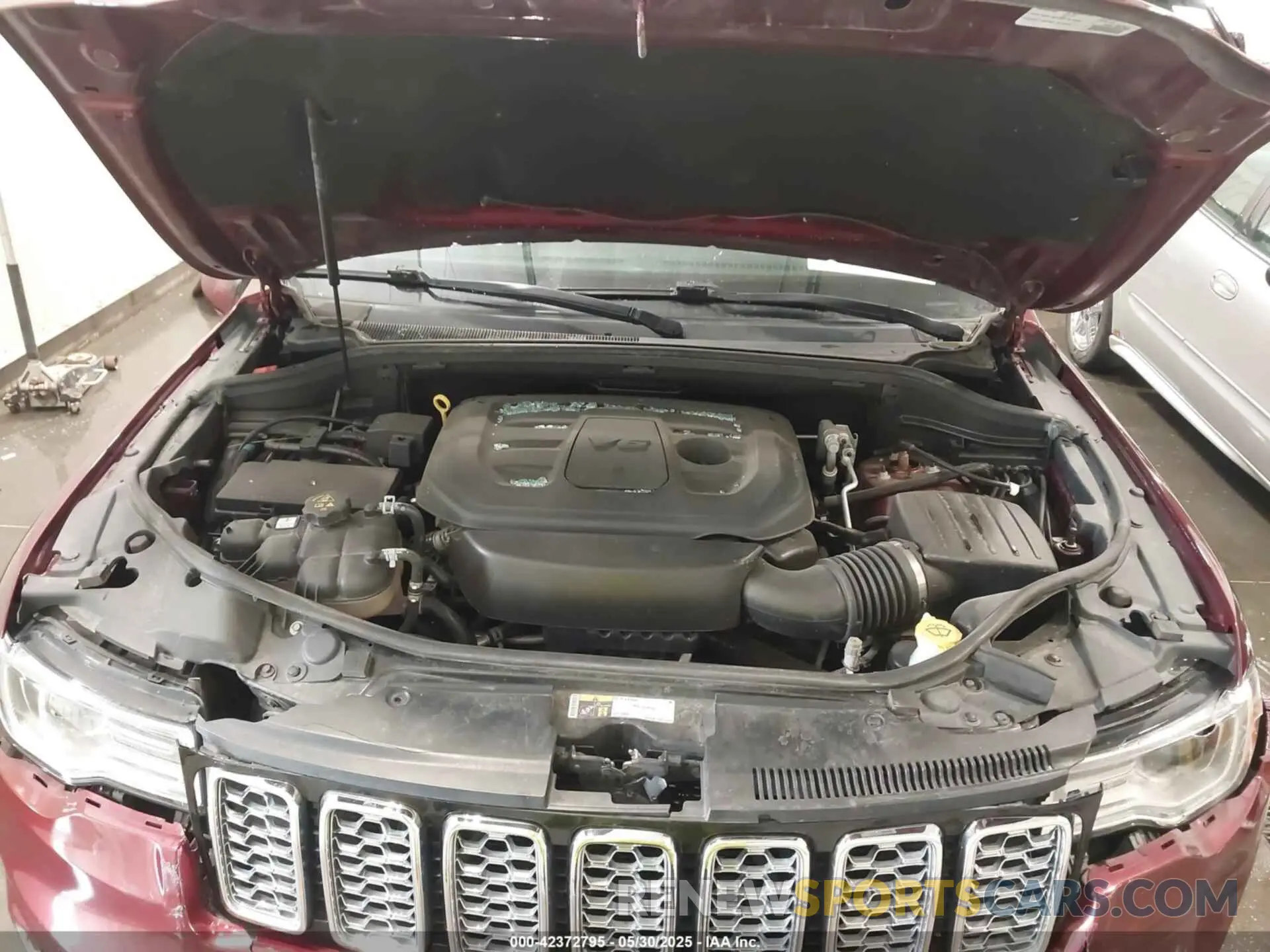 10 Photograph of a damaged car 1C4RJFCG2KC726704 JEEP GRAND CHEROKEE 2019