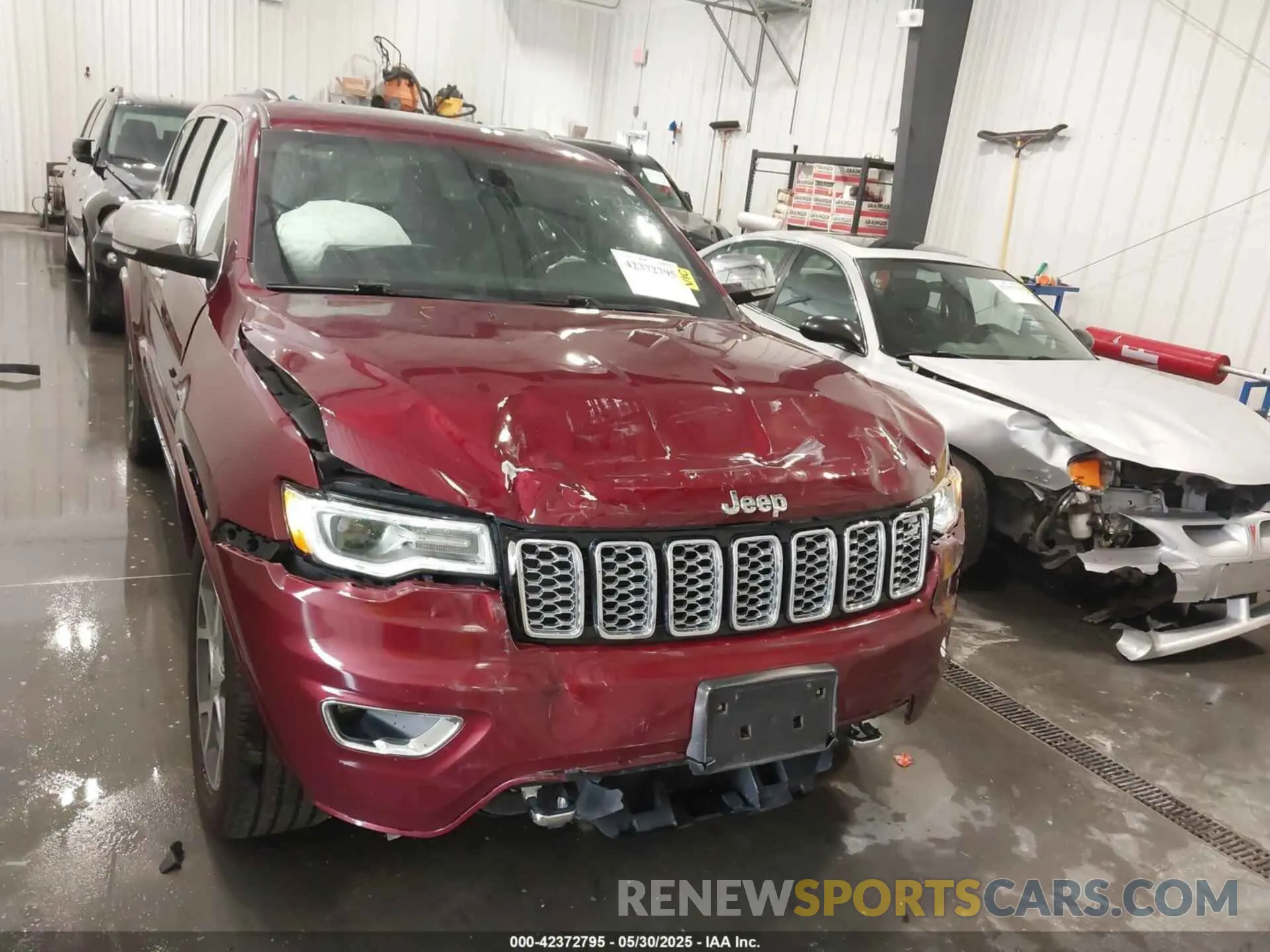 13 Photograph of a damaged car 1C4RJFCG2KC726704 JEEP GRAND CHEROKEE 2019