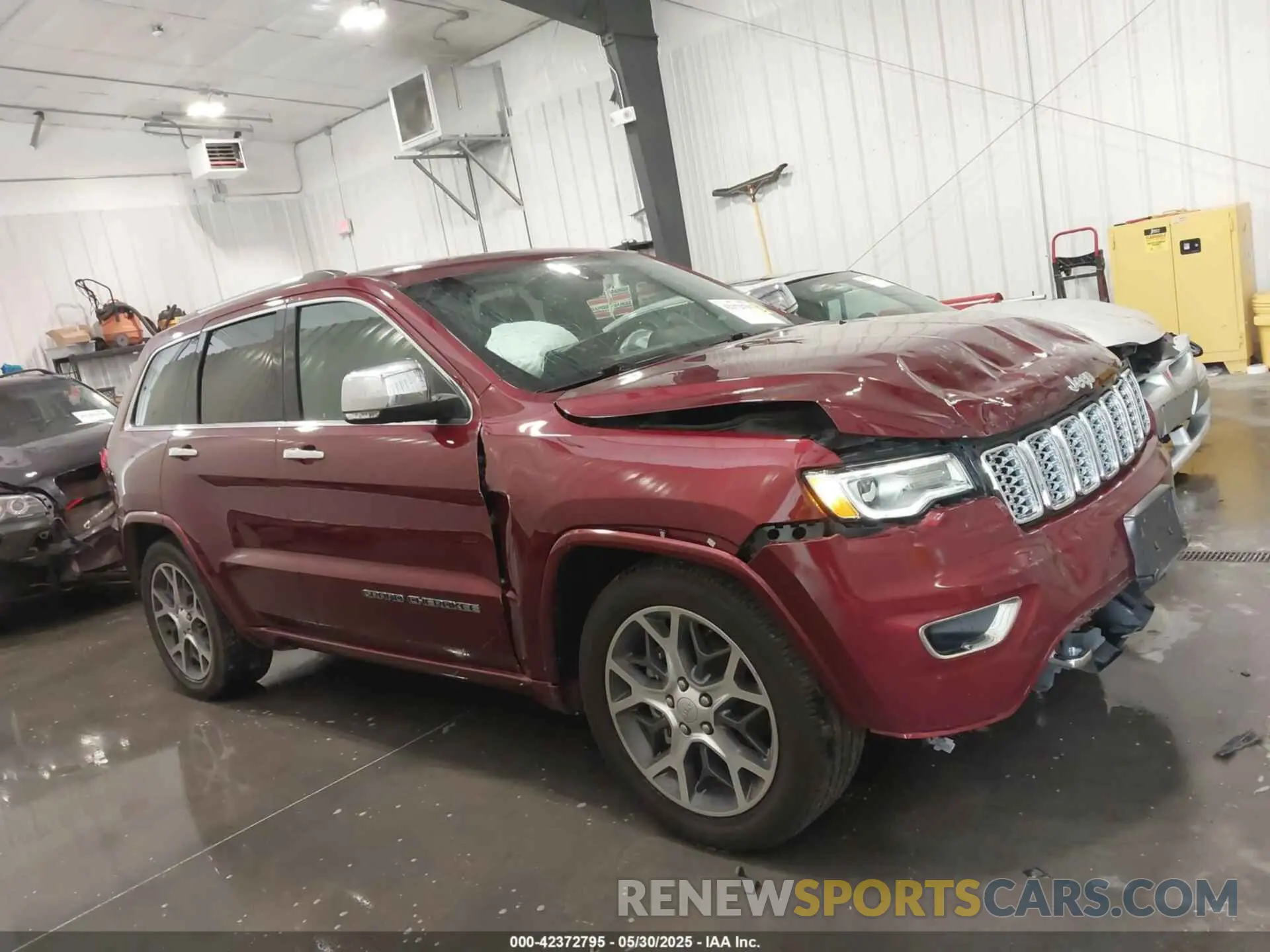 14 Photograph of a damaged car 1C4RJFCG2KC726704 JEEP GRAND CHEROKEE 2019