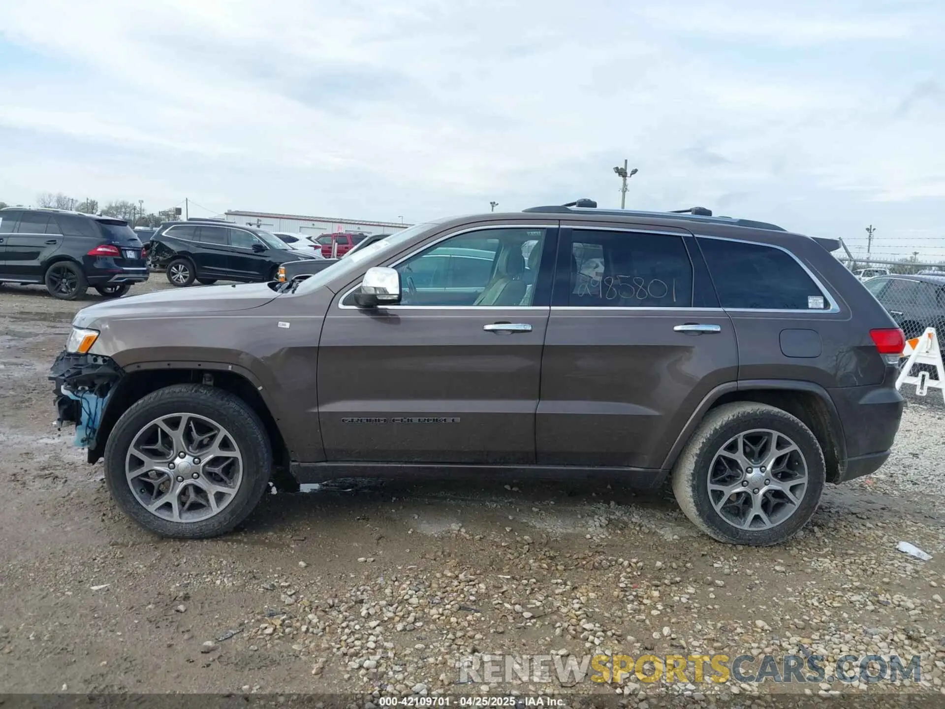 15 Photograph of a damaged car 1C4RJFCG6KC804739 JEEP GRAND CHEROKEE 2019