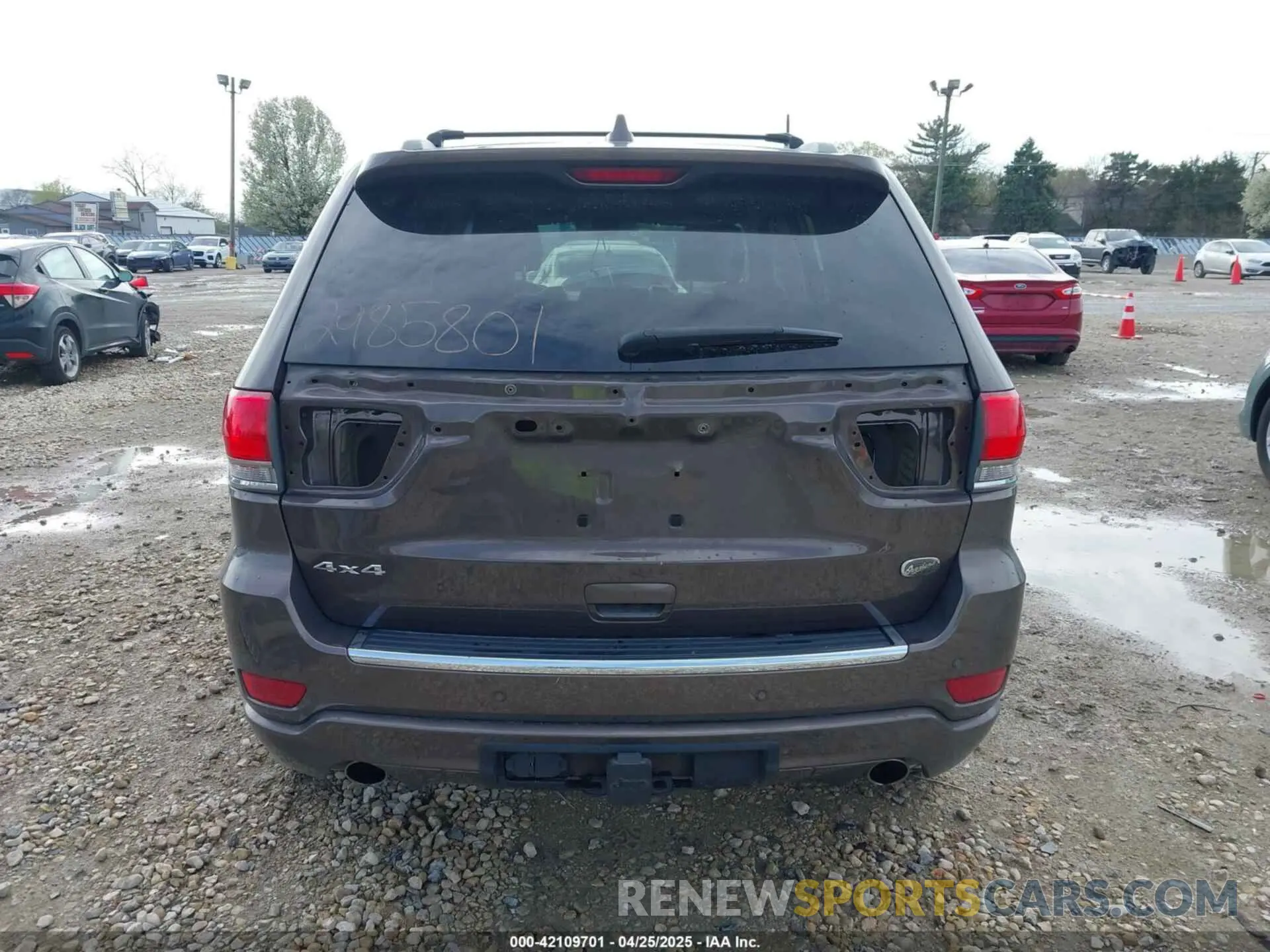 17 Photograph of a damaged car 1C4RJFCG6KC804739 JEEP GRAND CHEROKEE 2019