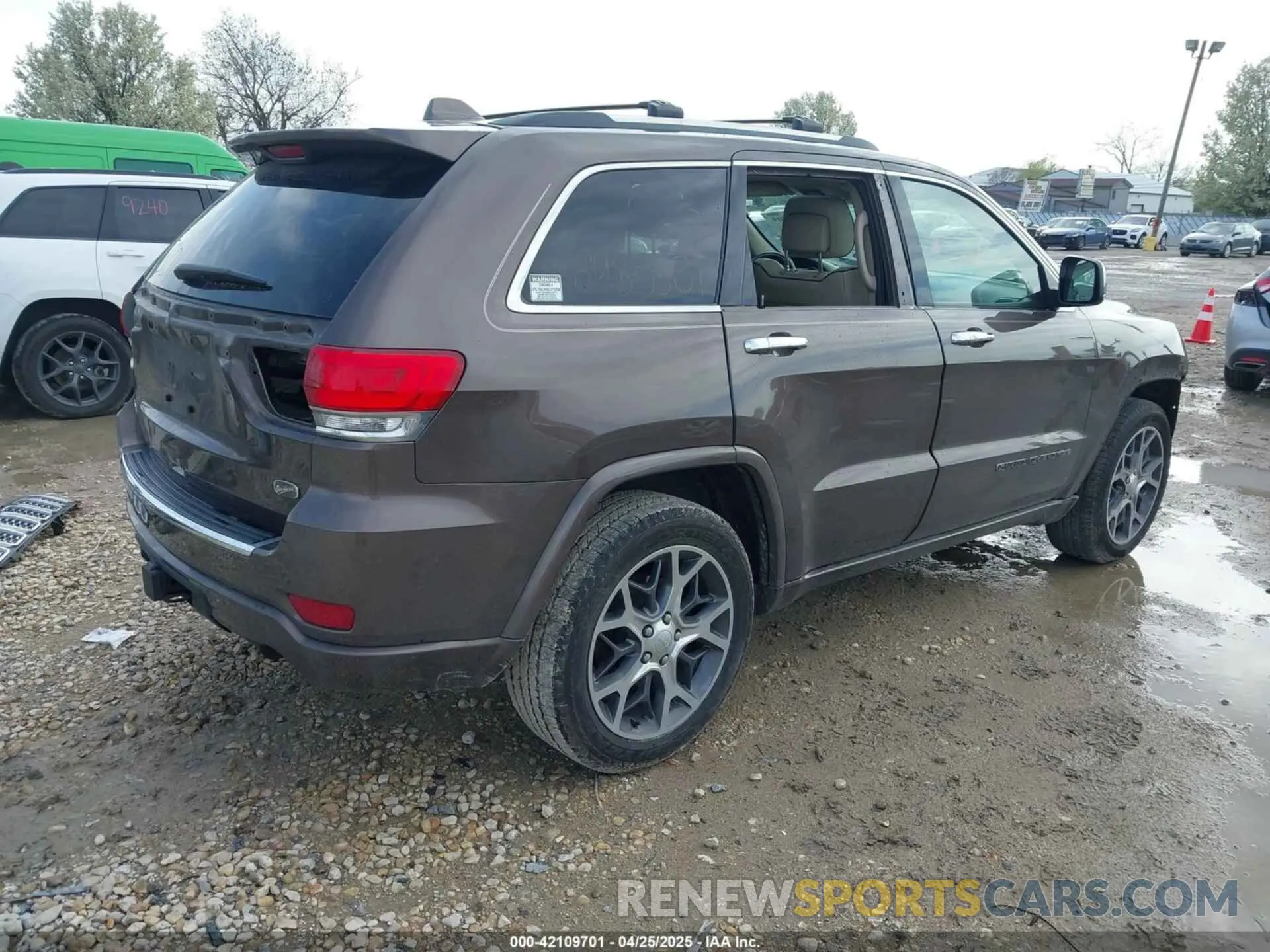 4 Photograph of a damaged car 1C4RJFCG6KC804739 JEEP GRAND CHEROKEE 2019
