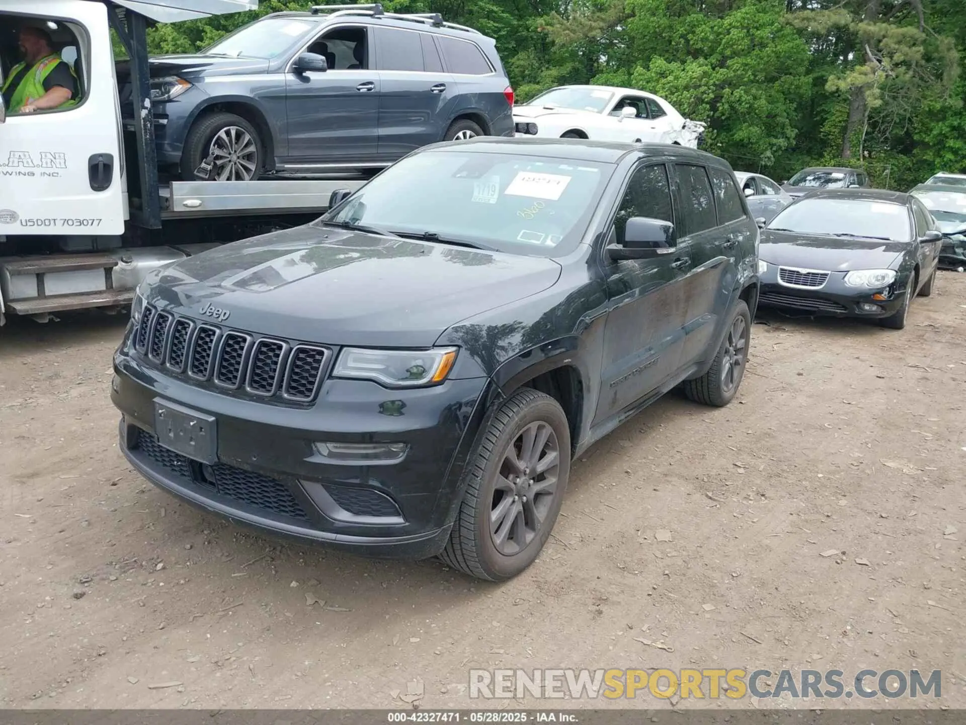 2 Photograph of a damaged car 1C4RJFCG6KC834369 JEEP GRAND CHEROKEE 2019