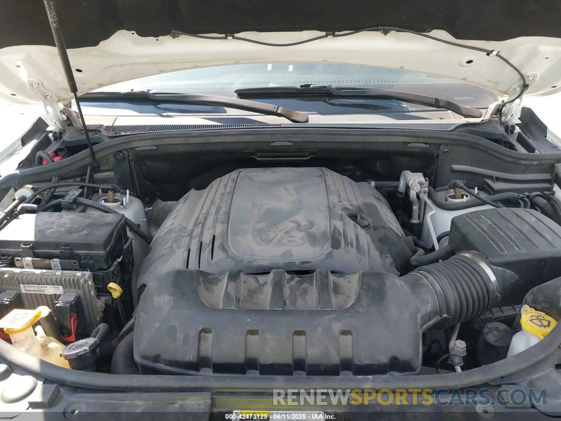 10 Photograph of a damaged car 1C4RJFCT2KC607788 JEEP GRAND CHEROKEE 2019