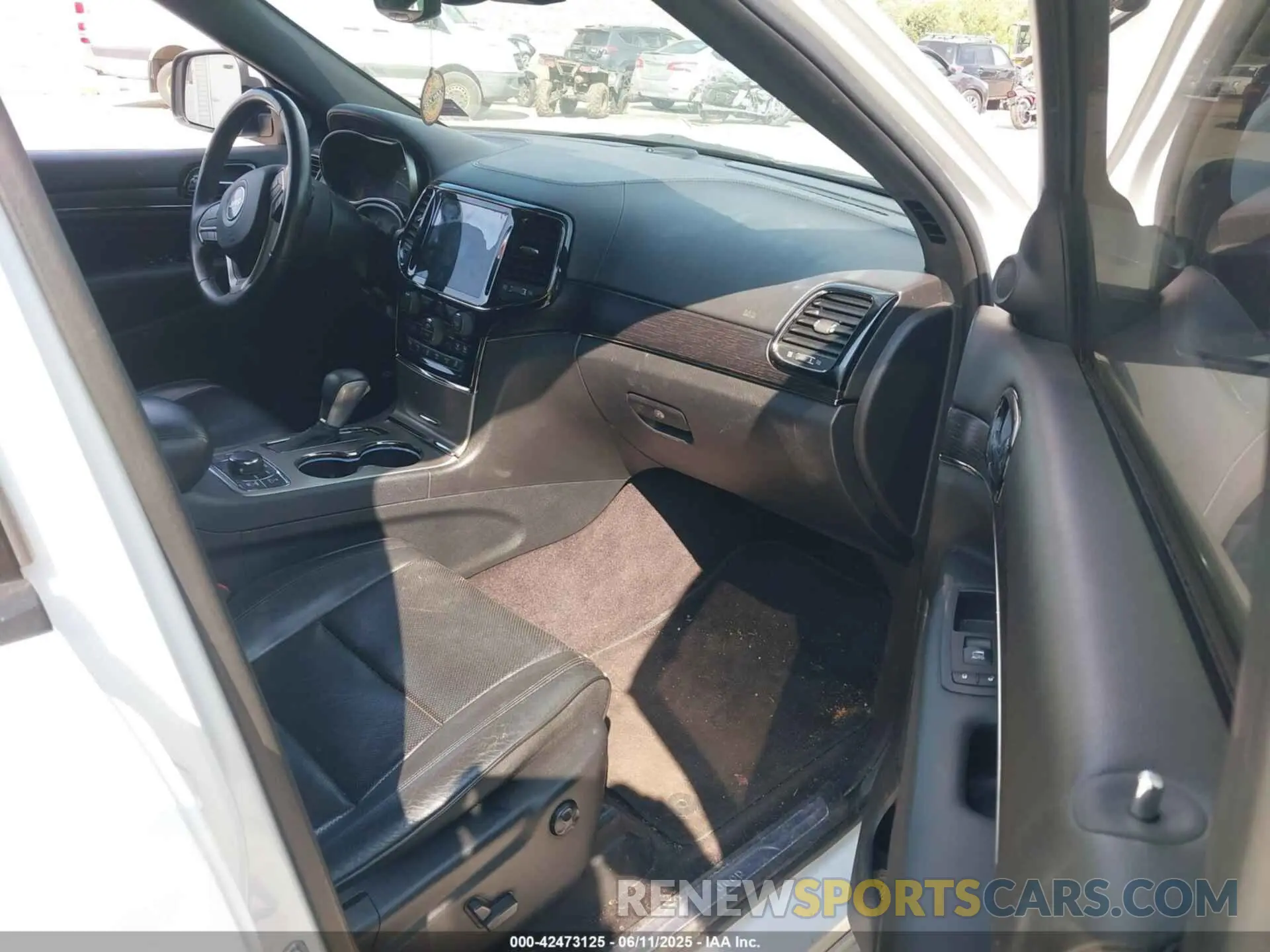 5 Photograph of a damaged car 1C4RJFCT2KC607788 JEEP GRAND CHEROKEE 2019
