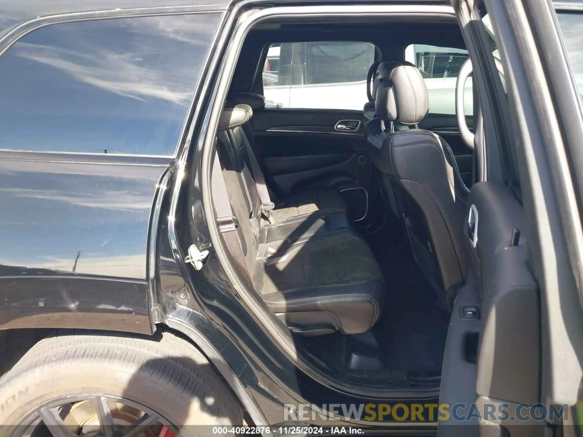 8 Фотография поврежденного автомобиля 1C4RJFDJ5KC611105 JEEP GRAND CHEROKEE 2019