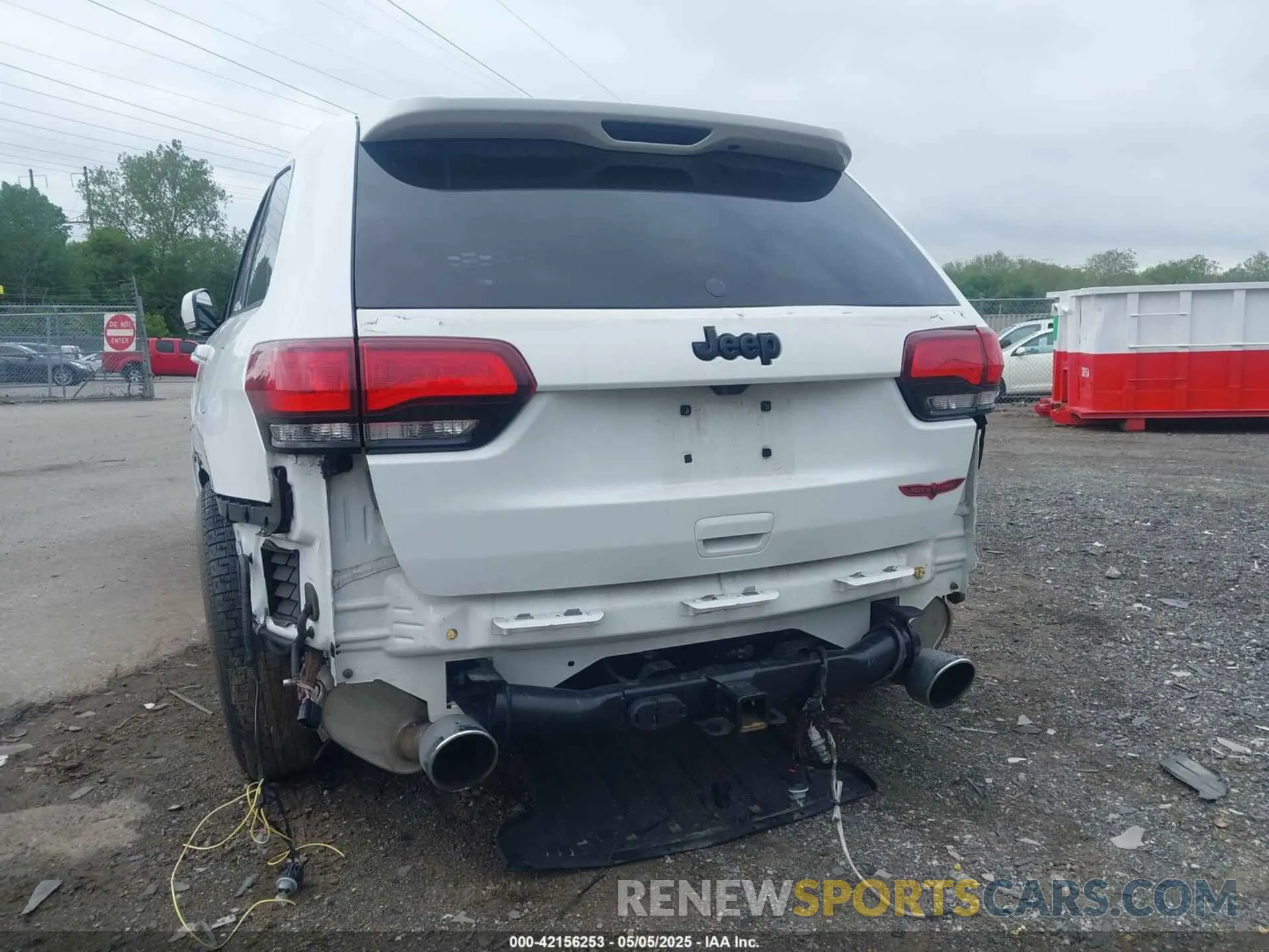 18 Photograph of a damaged car 1C4RJFDJ5KC835149 JEEP GRAND CHEROKEE 2019