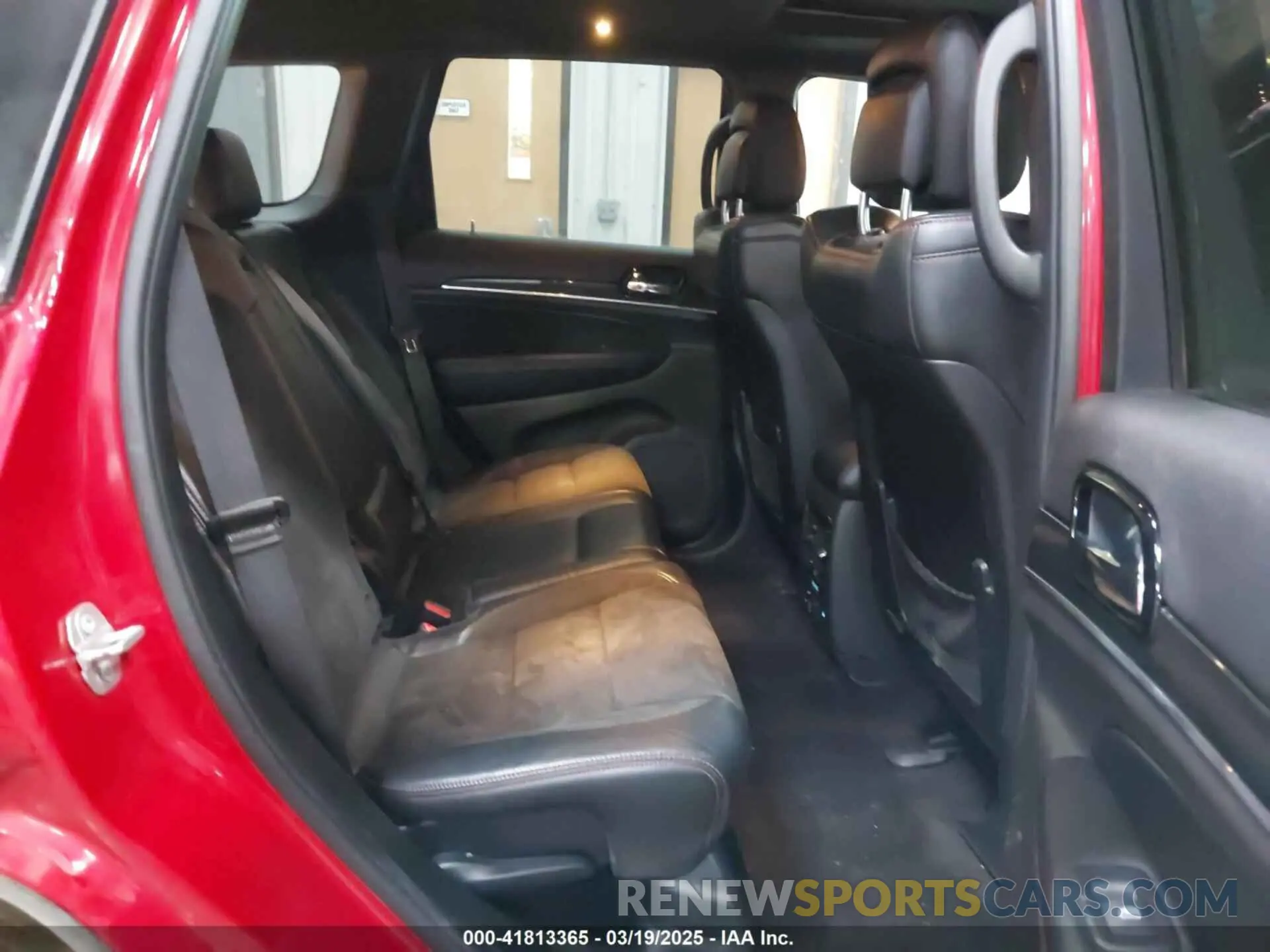8 Photograph of a damaged car 1C4RJFLG2KC539639 JEEP GRAND CHEROKEE 2019