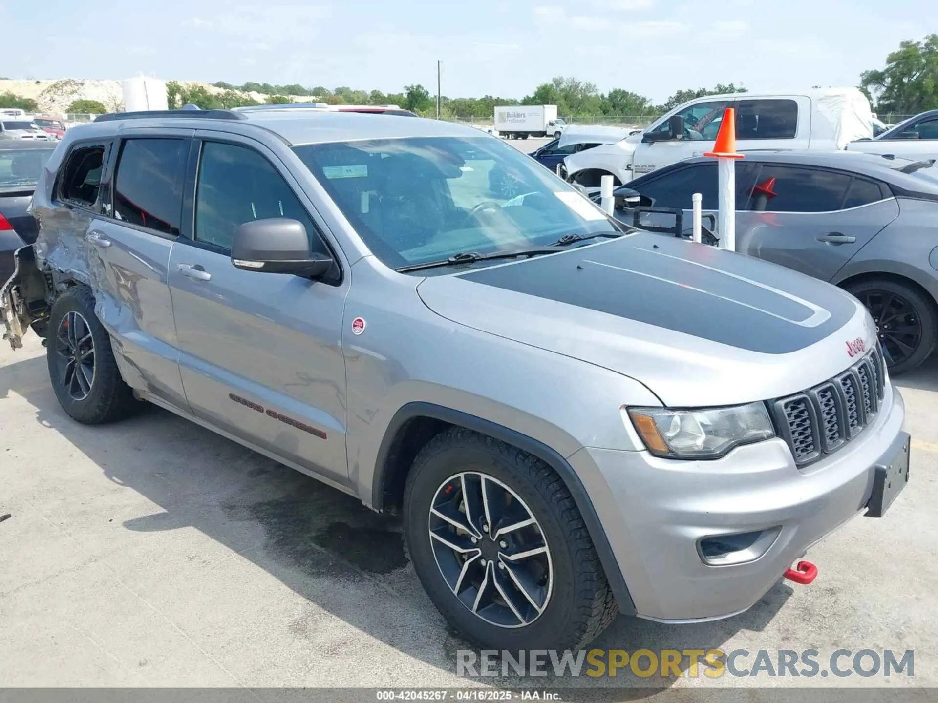 1 Photograph of a damaged car 1C4RJFLG3KC771909 JEEP GRAND CHEROKEE 2019