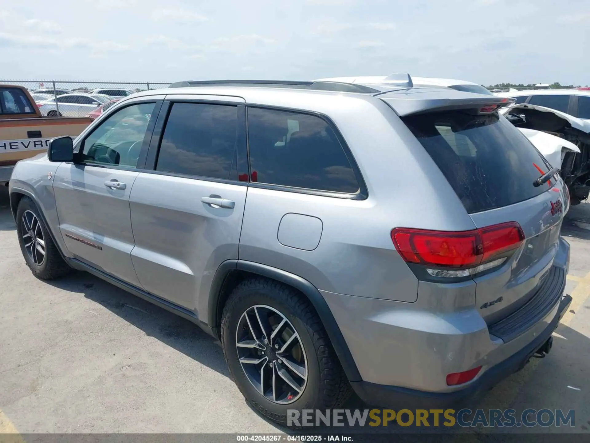 3 Photograph of a damaged car 1C4RJFLG3KC771909 JEEP GRAND CHEROKEE 2019