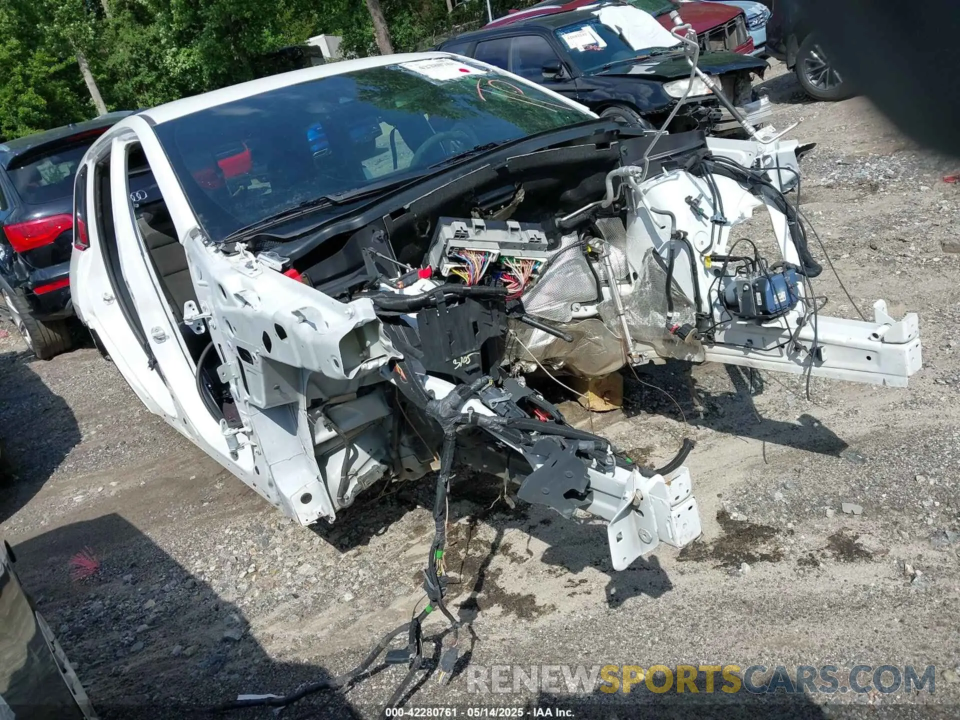 1 Photograph of a damaged car 1C4RJFN9XKC593656 JEEP GRAND CHEROKEE 2019