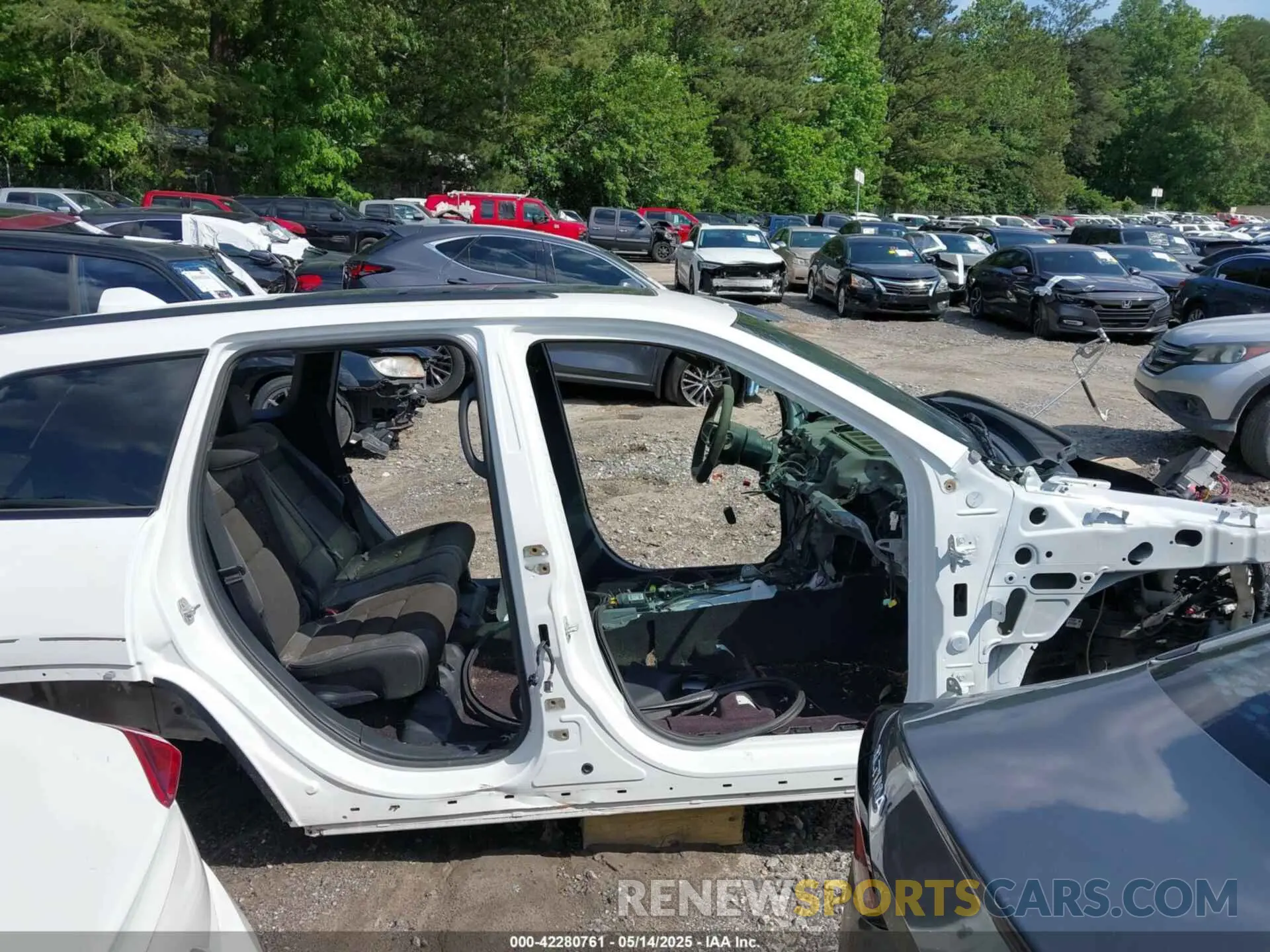 13 Photograph of a damaged car 1C4RJFN9XKC593656 JEEP GRAND CHEROKEE 2019
