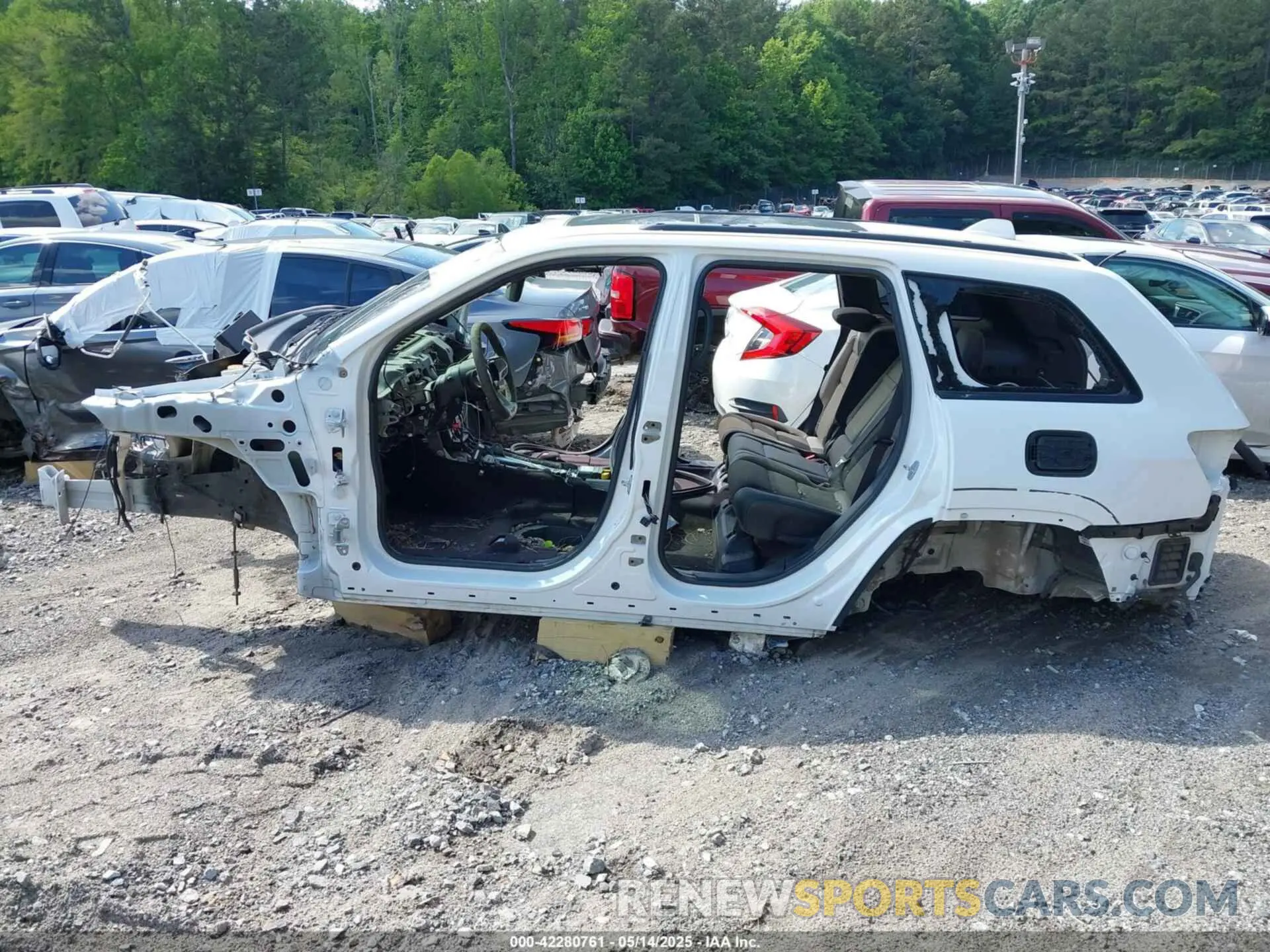 14 Photograph of a damaged car 1C4RJFN9XKC593656 JEEP GRAND CHEROKEE 2019