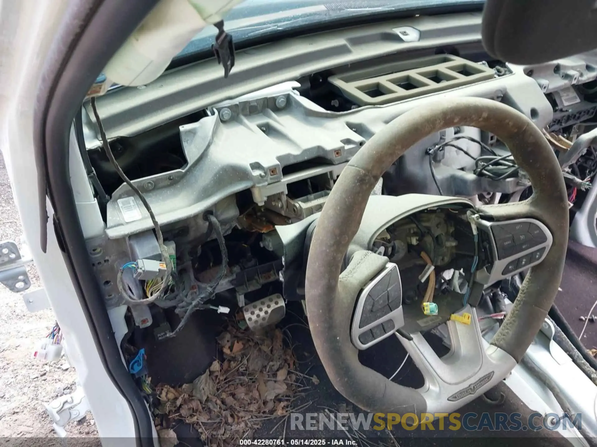 15 Photograph of a damaged car 1C4RJFN9XKC593656 JEEP GRAND CHEROKEE 2019